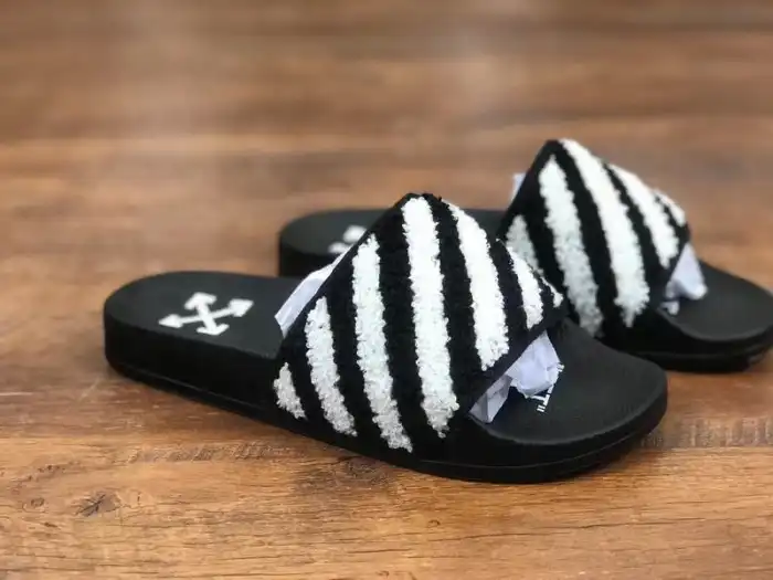 OFF-WHITE SLIPPERS