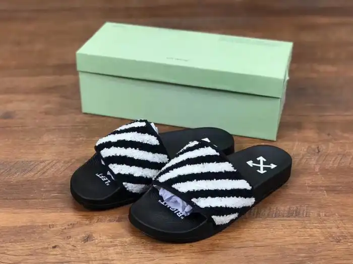 OFF-WHITE SLIPPERS