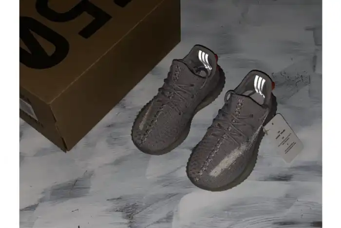 Rep ADIDAS KIDS YEEZY BOOST 350 V2 