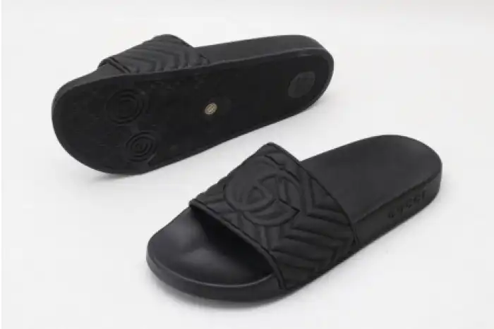 Rep GUCC SLIPPERS ALL BLACK