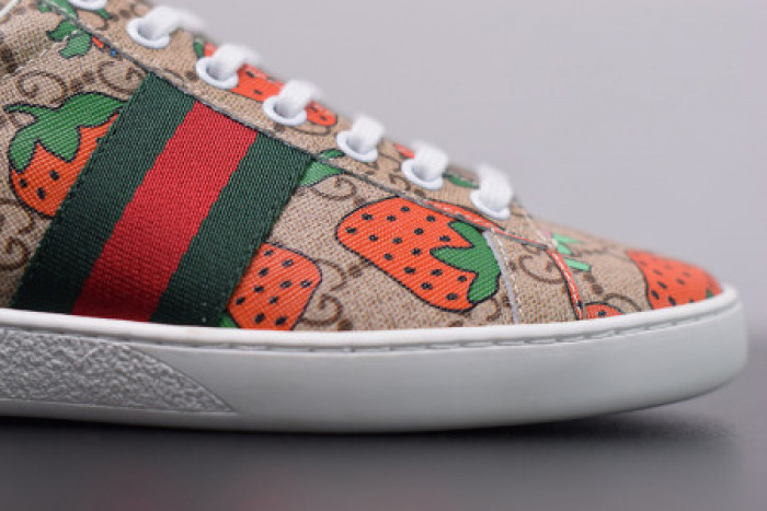 Onekick GUCC ACE EMBROIDERED LOW-TOP SNEAKER 431920 DOPEO 9064