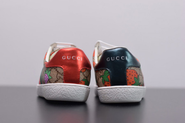 Onekick GUCC ACE EMBROIDERED LOW-TOP SNEAKER 431920 DOPEO 9064