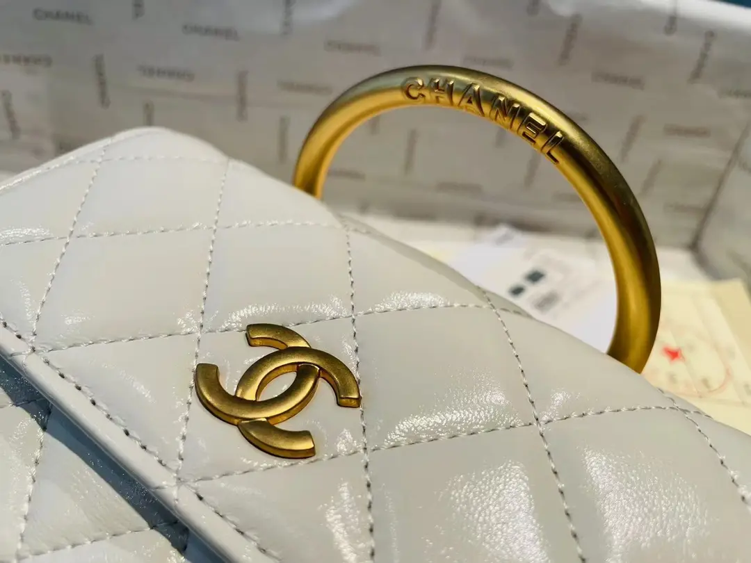 Reps Chanel 23b Metal Wristband with Glossy Sheep Skin Vintage Handle Bag.