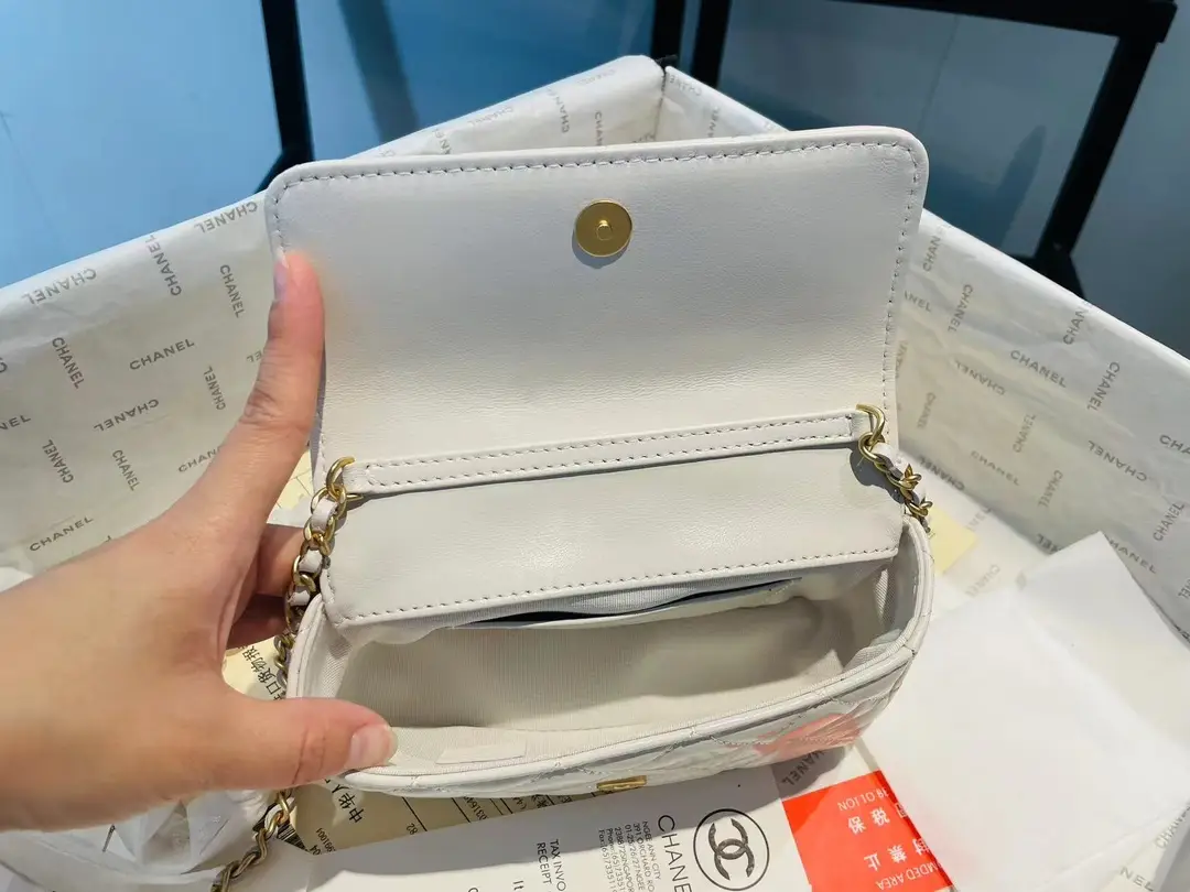 Reps Chanel 23b Metal Wristband with Glossy Sheep Skin Vintage Handle Bag.