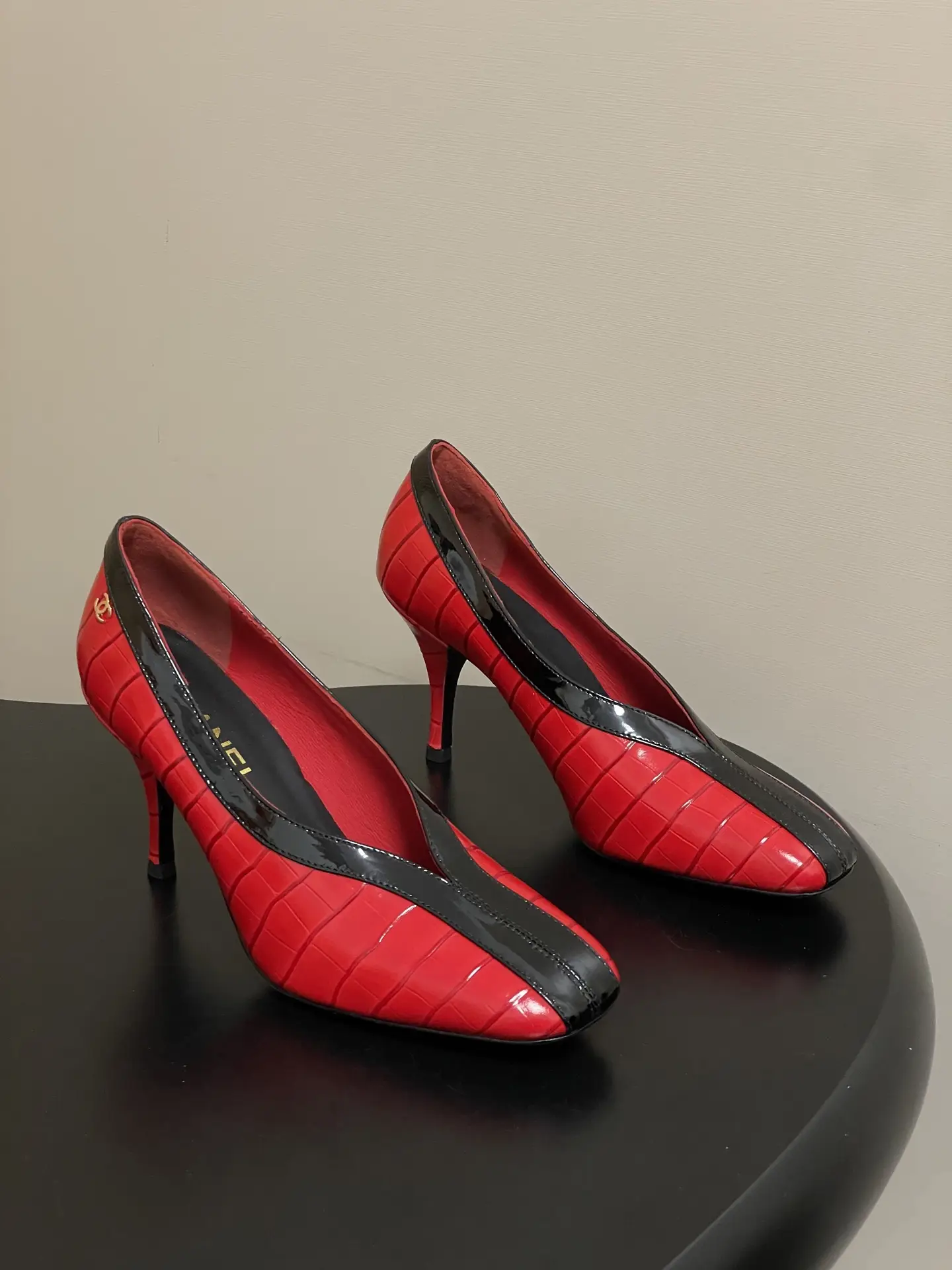 Chanel Crocodile-Embossed Leather High Heels Red Black