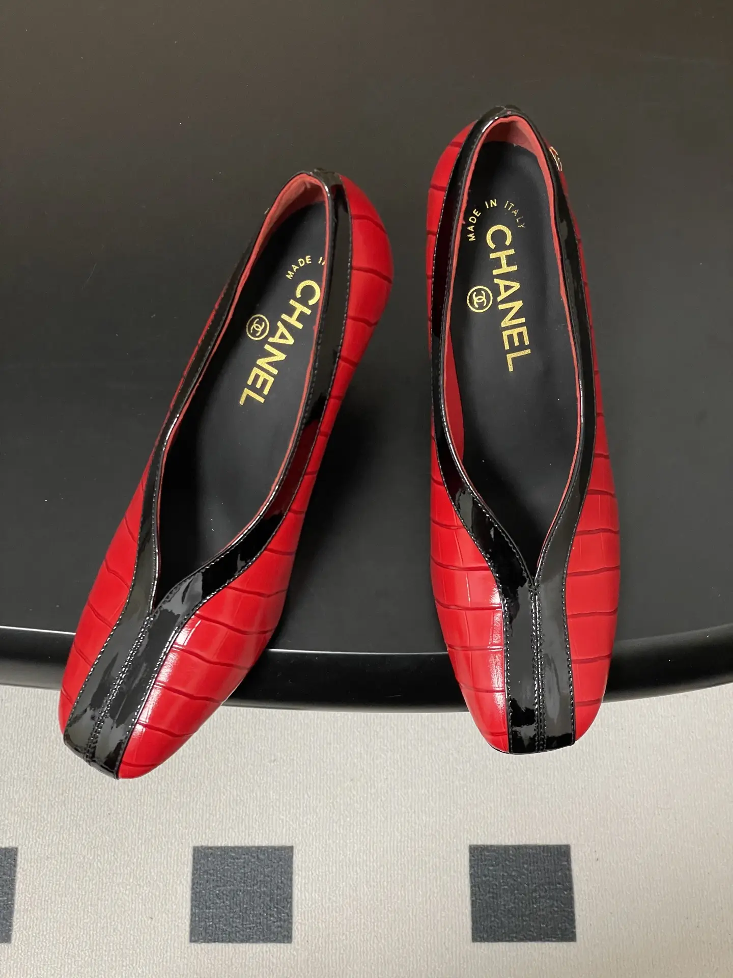Chanel Crocodile-Embossed Leather High Heels Red Black