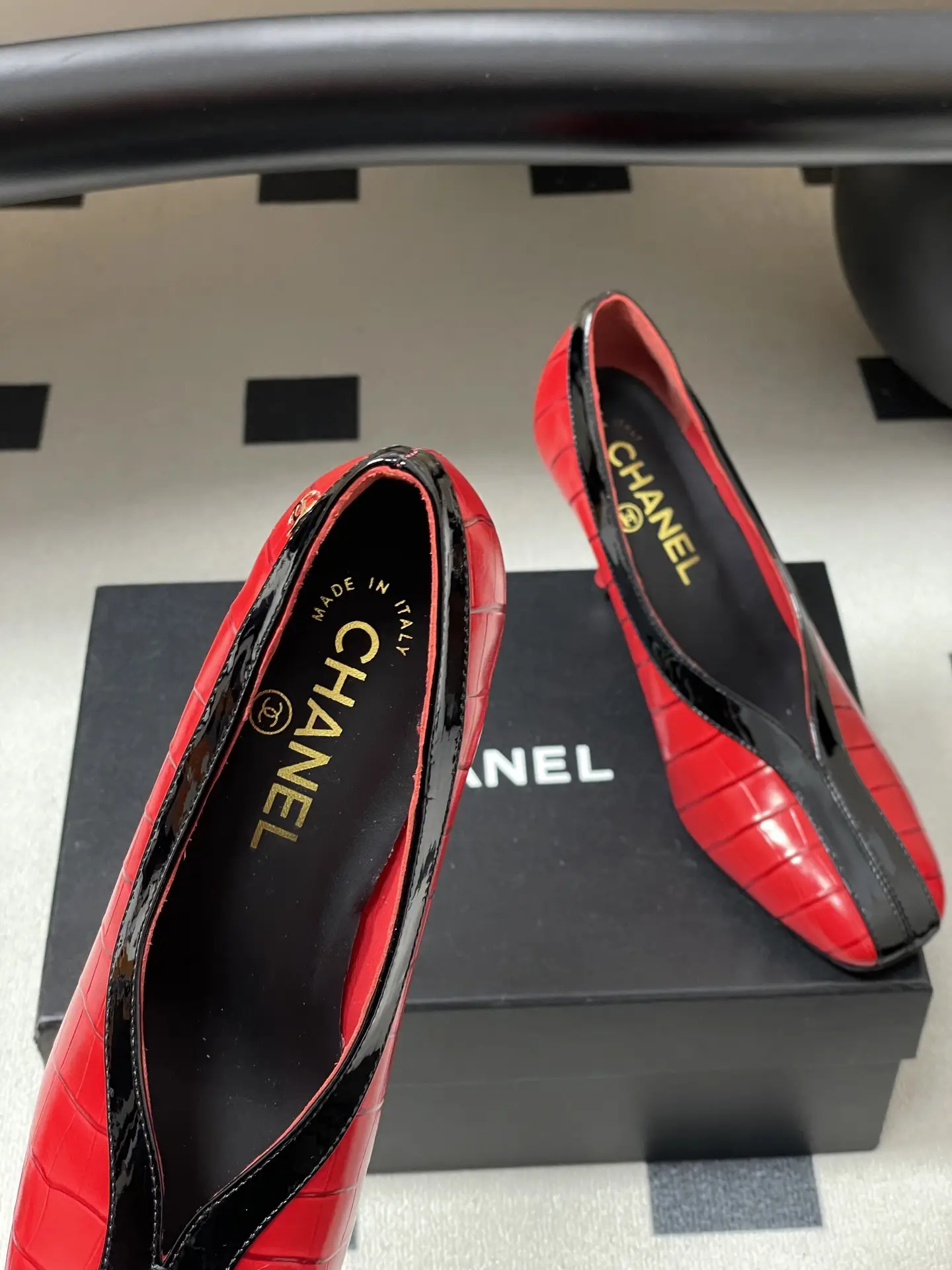 Chanel Crocodile-Embossed Leather High Heels Red Black