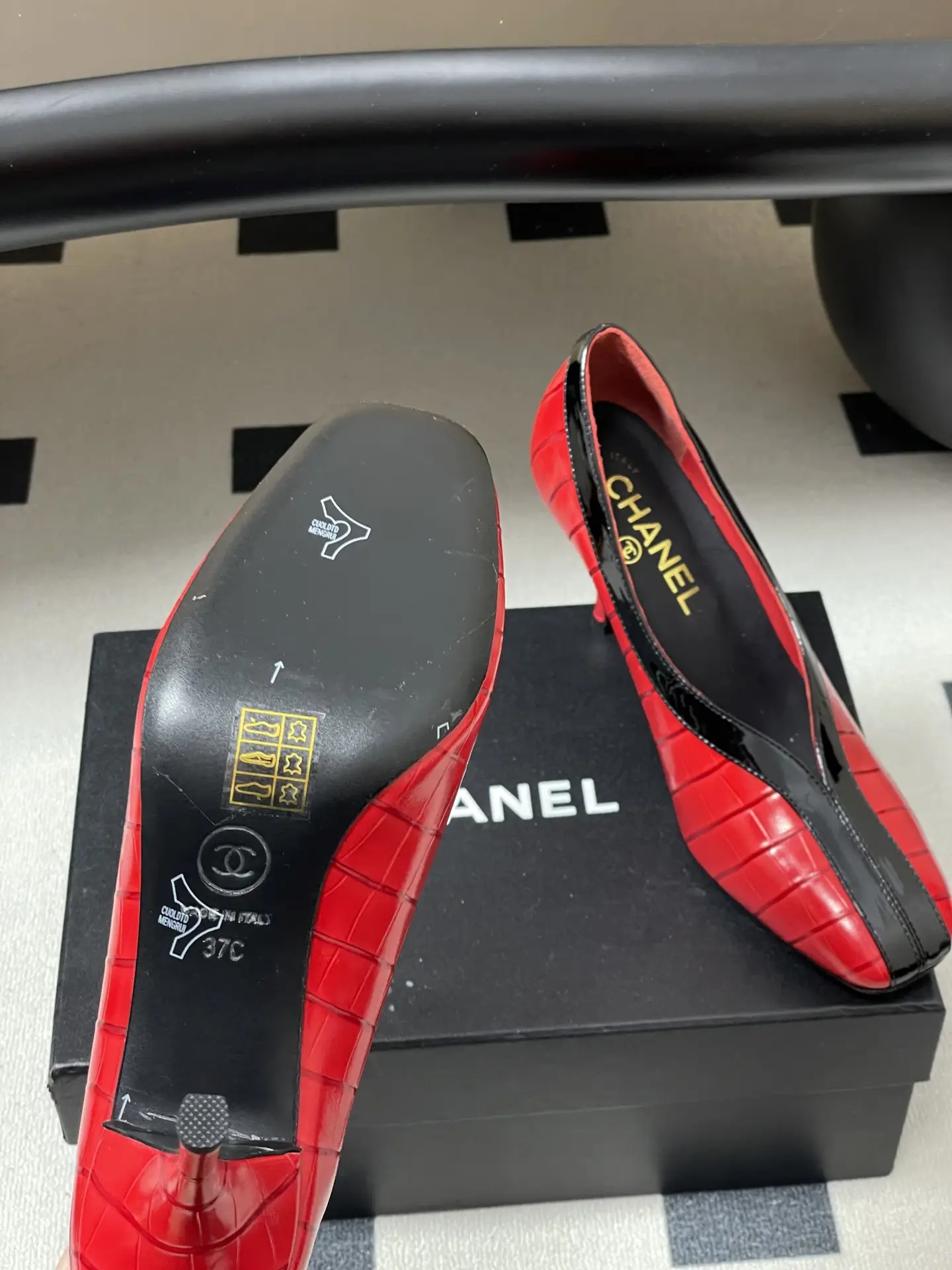 Chanel Crocodile-Embossed Leather High Heels Red Black