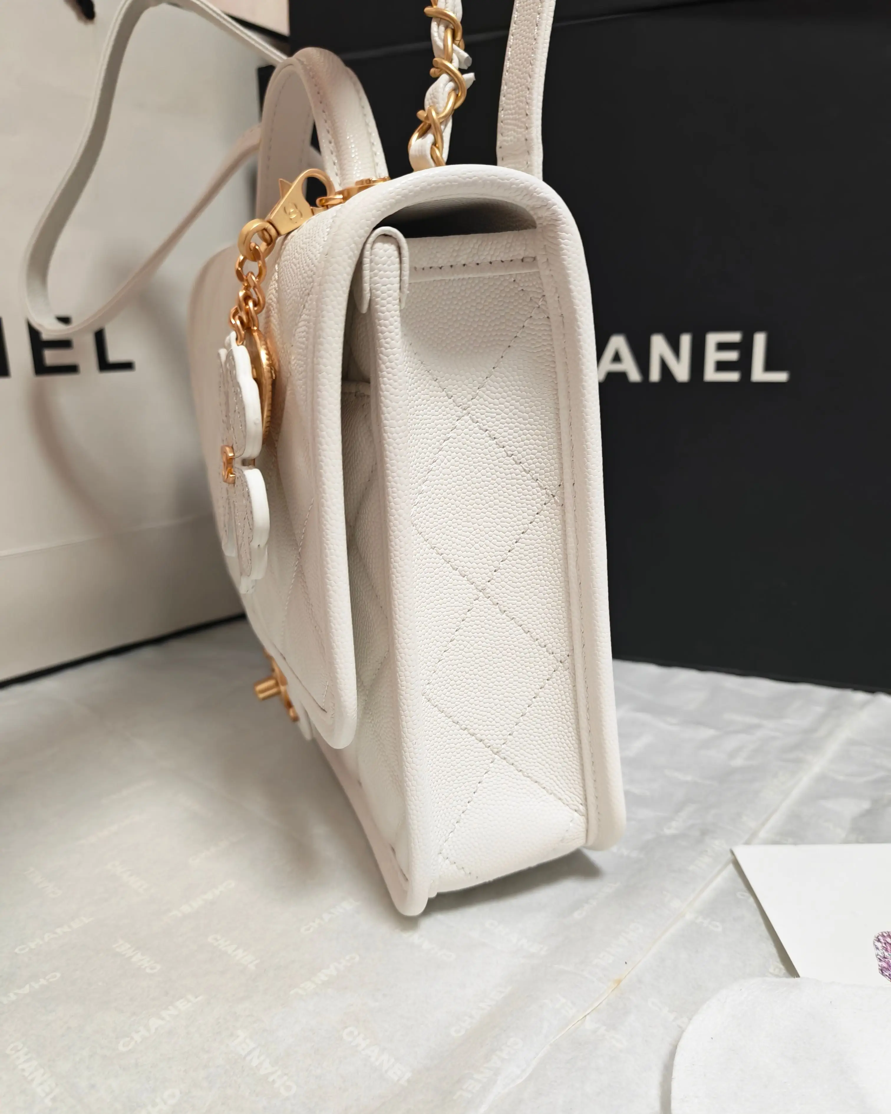 Replica bags lv Chanel Mini White Flip-top Hand-held Handbags with Shoulder Strap