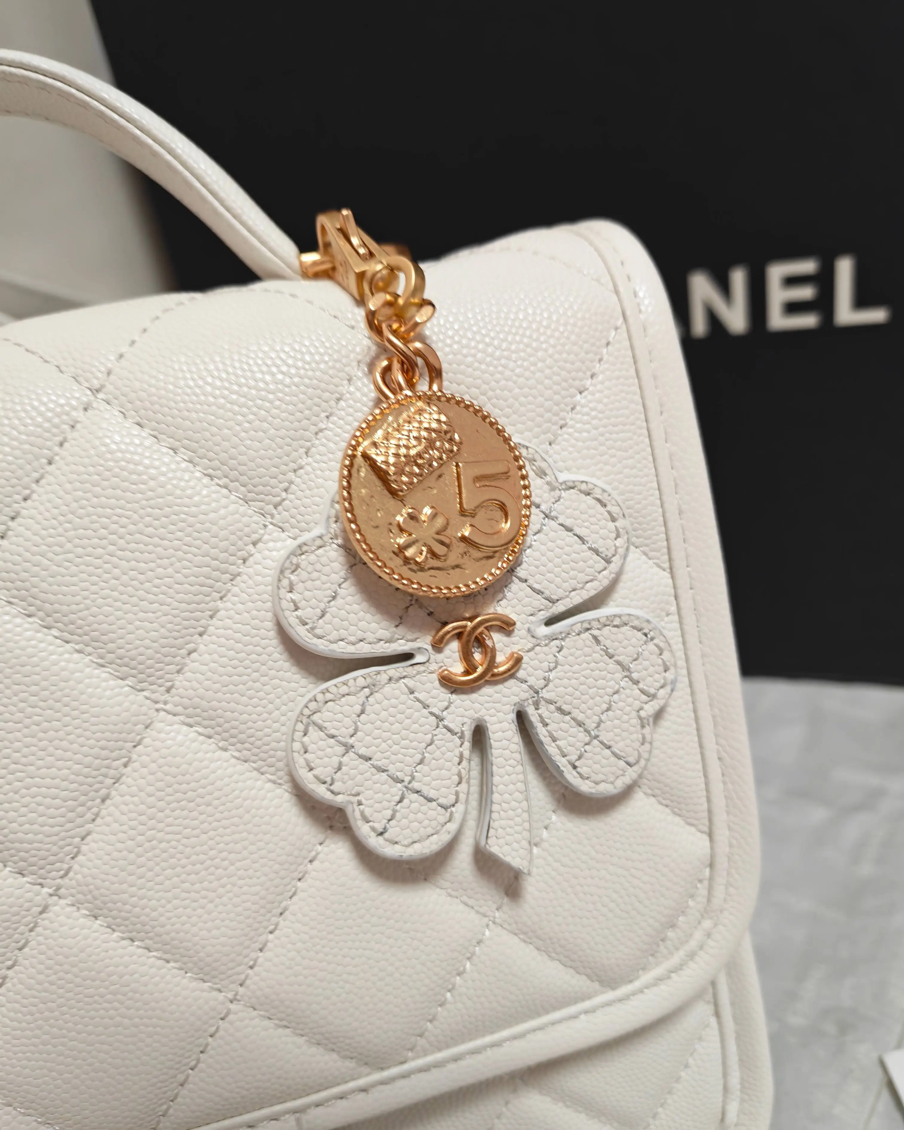 Replica bags lv Chanel Mini White Flip-top Hand-held Handbags with Shoulder Strap