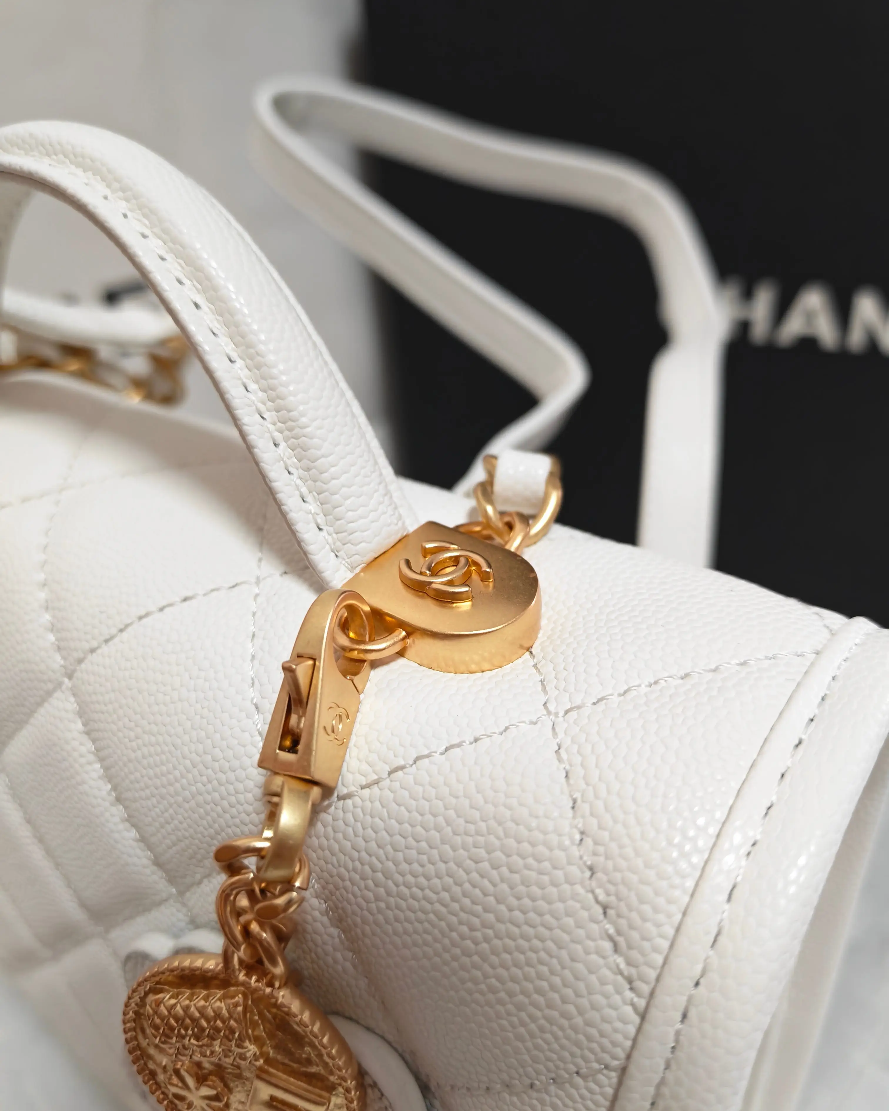Replica bags lv Chanel Mini White Flip-top Hand-held Handbags with Shoulder Strap