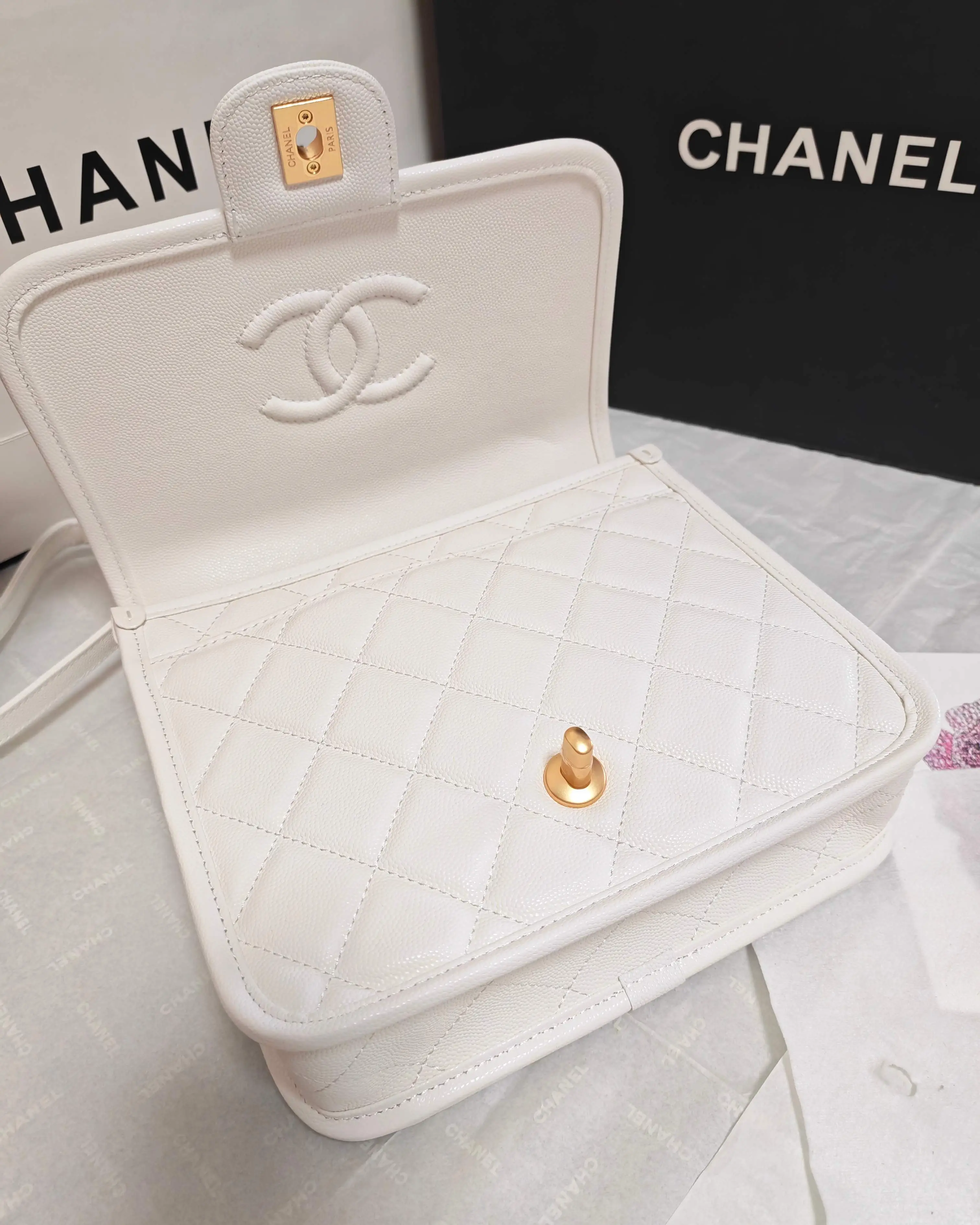 Replica bags lv Chanel Mini White Flip-top Hand-held Handbags with Shoulder Strap