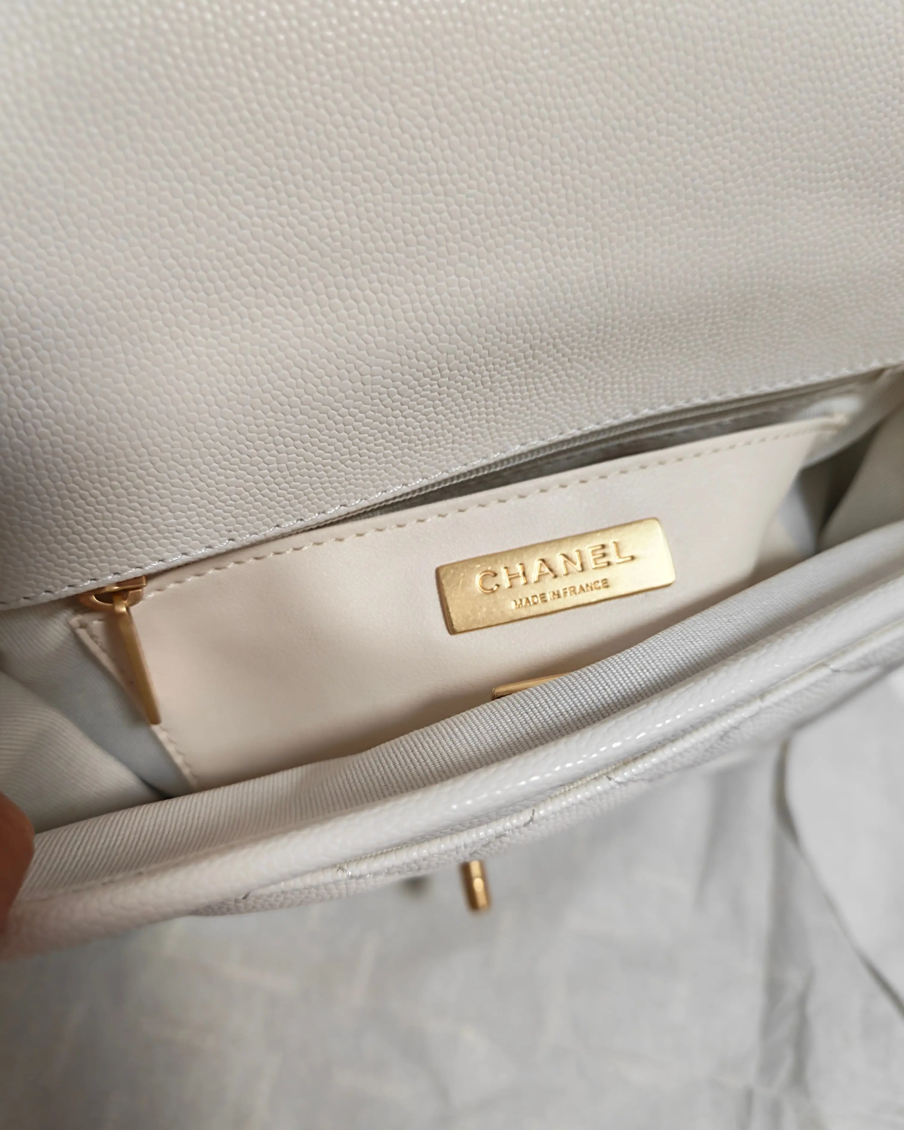 Replica bags lv Chanel Mini White Flip-top Hand-held Handbags with Shoulder Strap