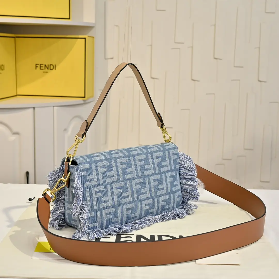 Fendi Mamma Baguette 2025