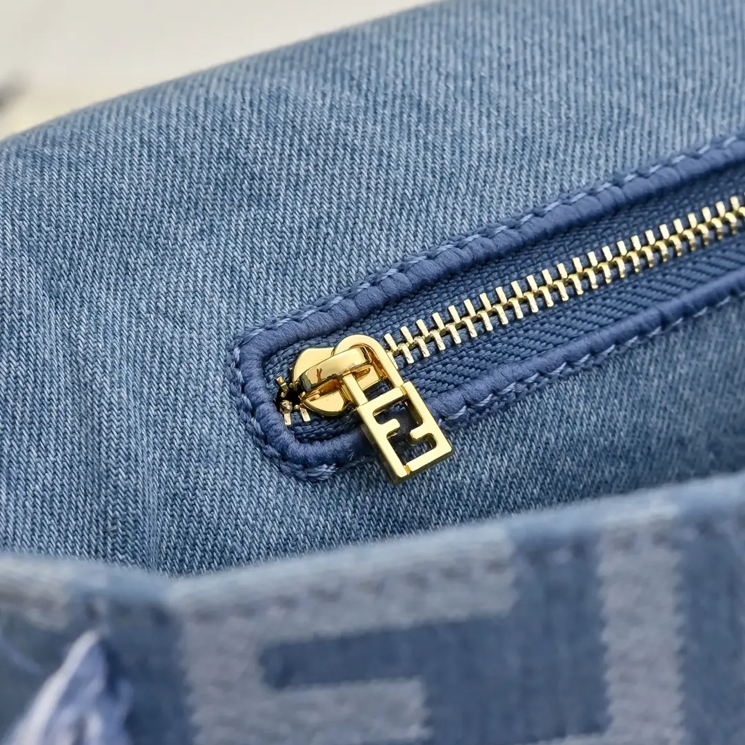 Fendi Mamma Baguette 2025
