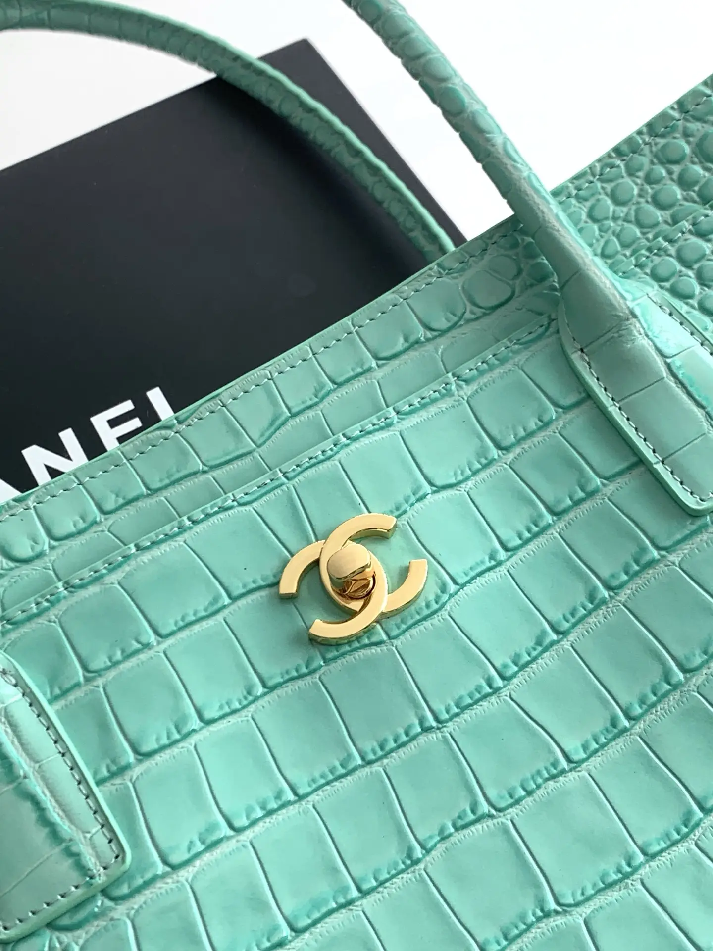 Chanel Large Tote Bag AS6239 Mint Green Crocodile Pattern