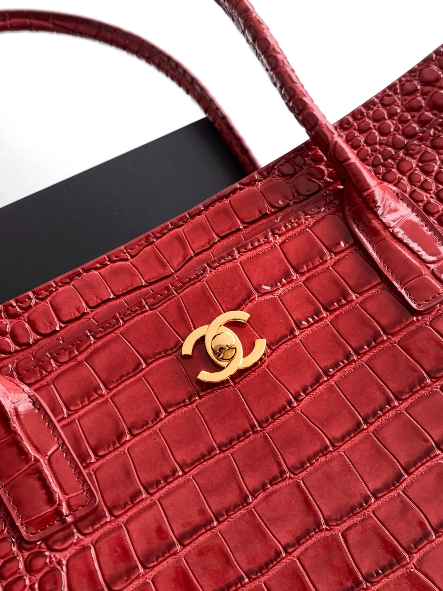 Chanel Large Tote Bag AS6239 Red Crocodile Pattern