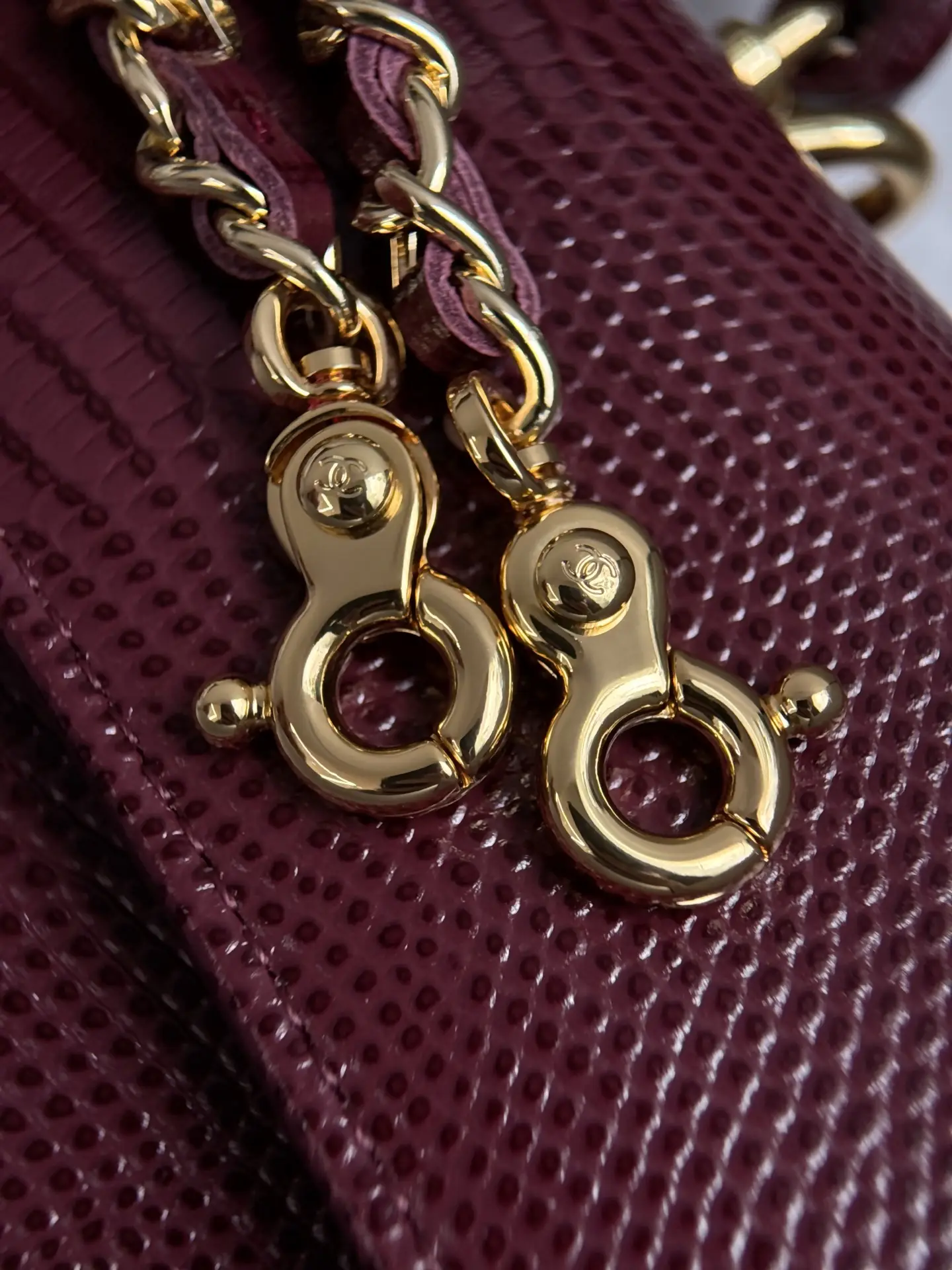 Clutch With Chain Lizard Embossed Calfskin AP5280 Dark Burgundy