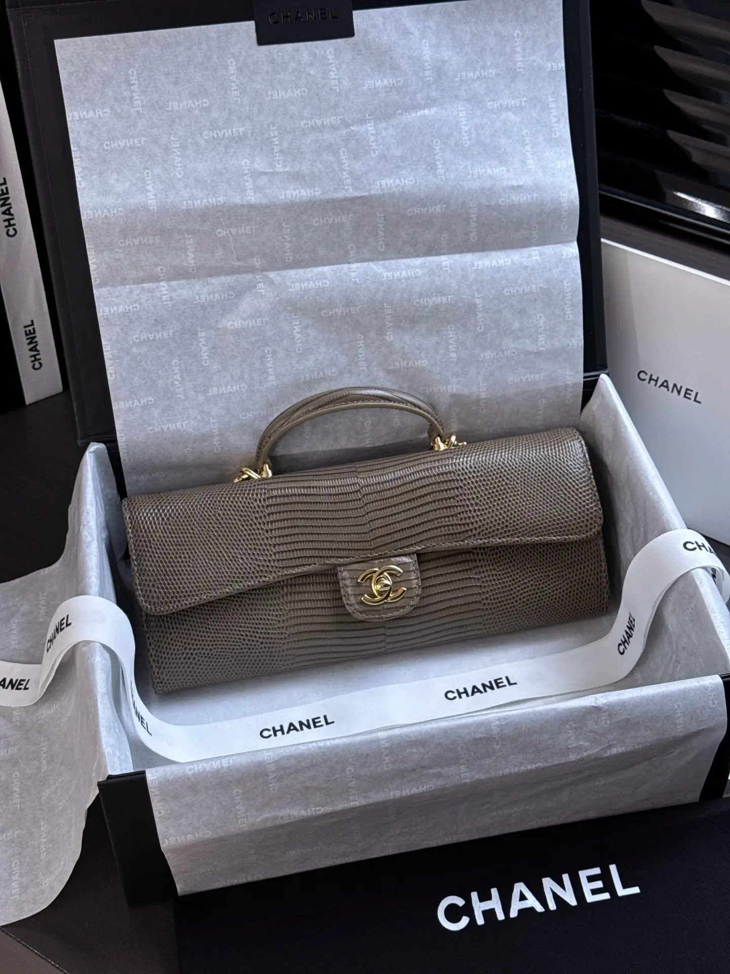 Clutch With Chain Lizard Embossed Calfskin AP5280 Dark Grey