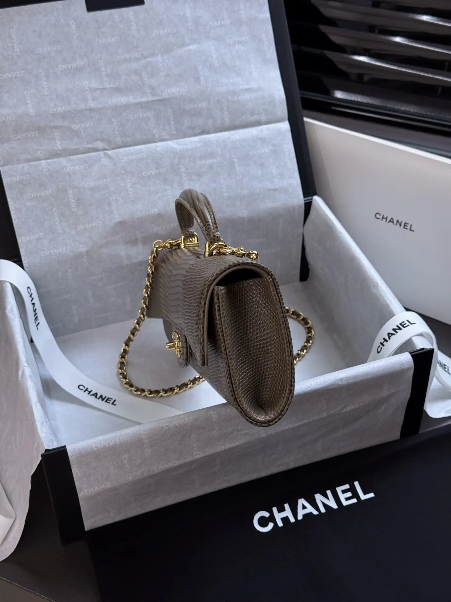 Clutch With Chain Lizard Embossed Calfskin AP5280 Dark Grey