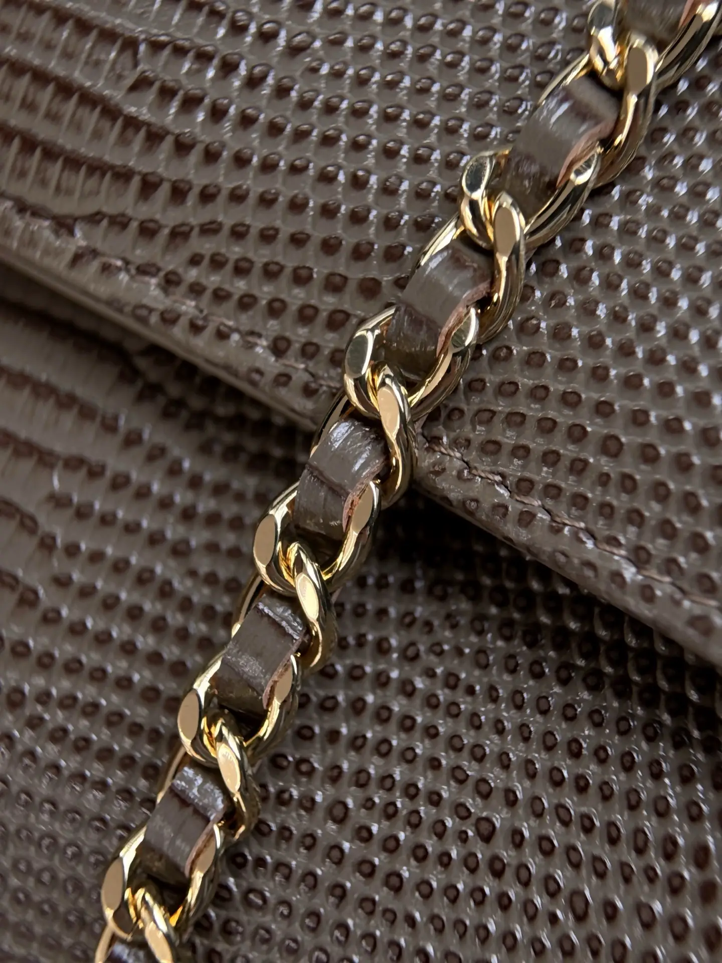 Clutch With Chain Lizard Embossed Calfskin AP5280 Dark Grey
