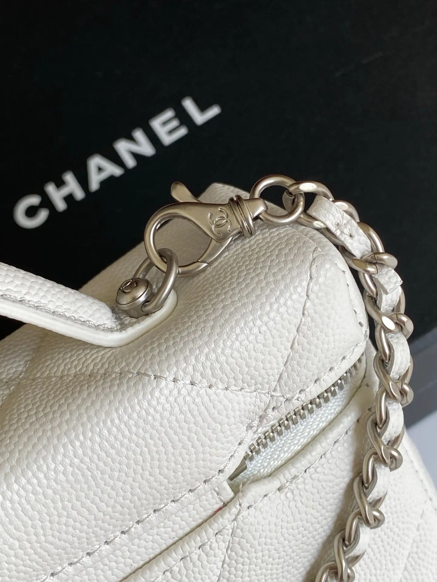 Chanel Chain Vanity Case AP4936 White