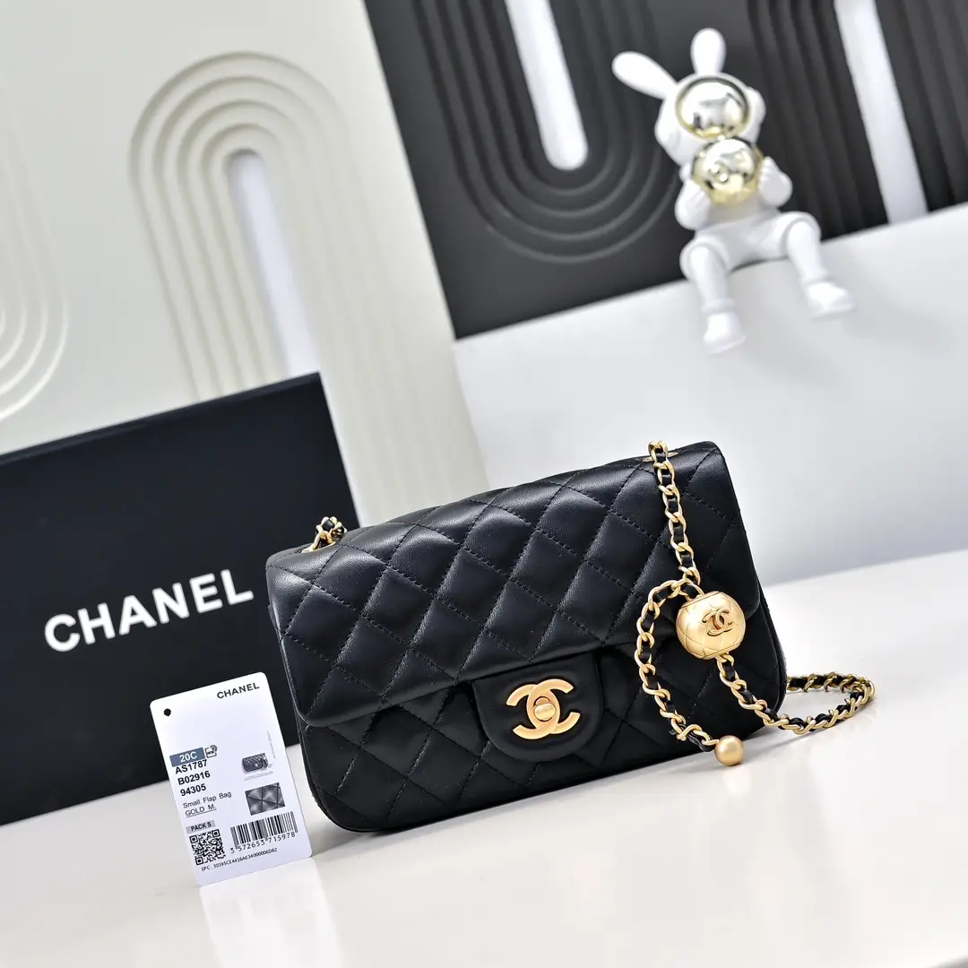 Chanel Flap Bag Black 20cm AS1787