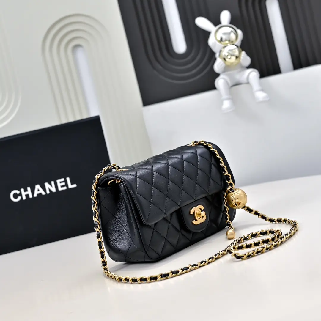 Chanel Flap Bag Black 20cm AS1787