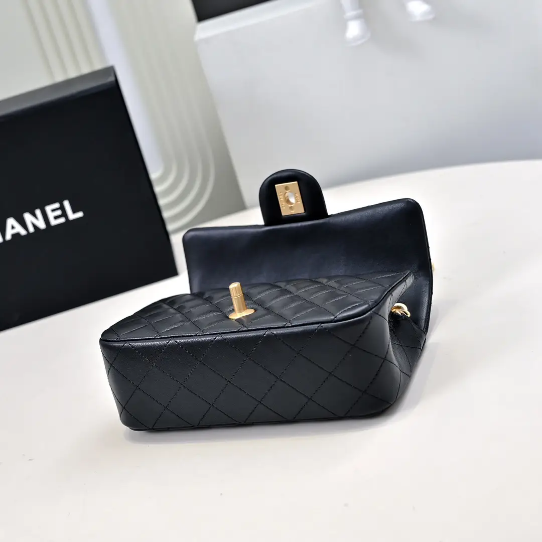 Chanel Flap Bag Black 20cm AS1787