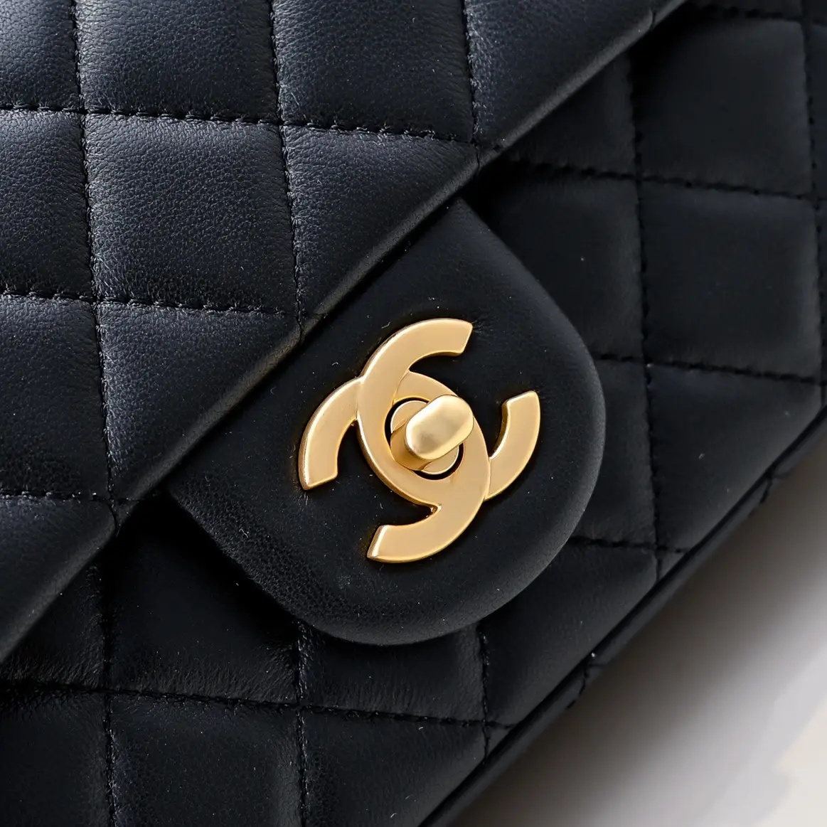 Chanel Flap Bag Black 20cm AS1787