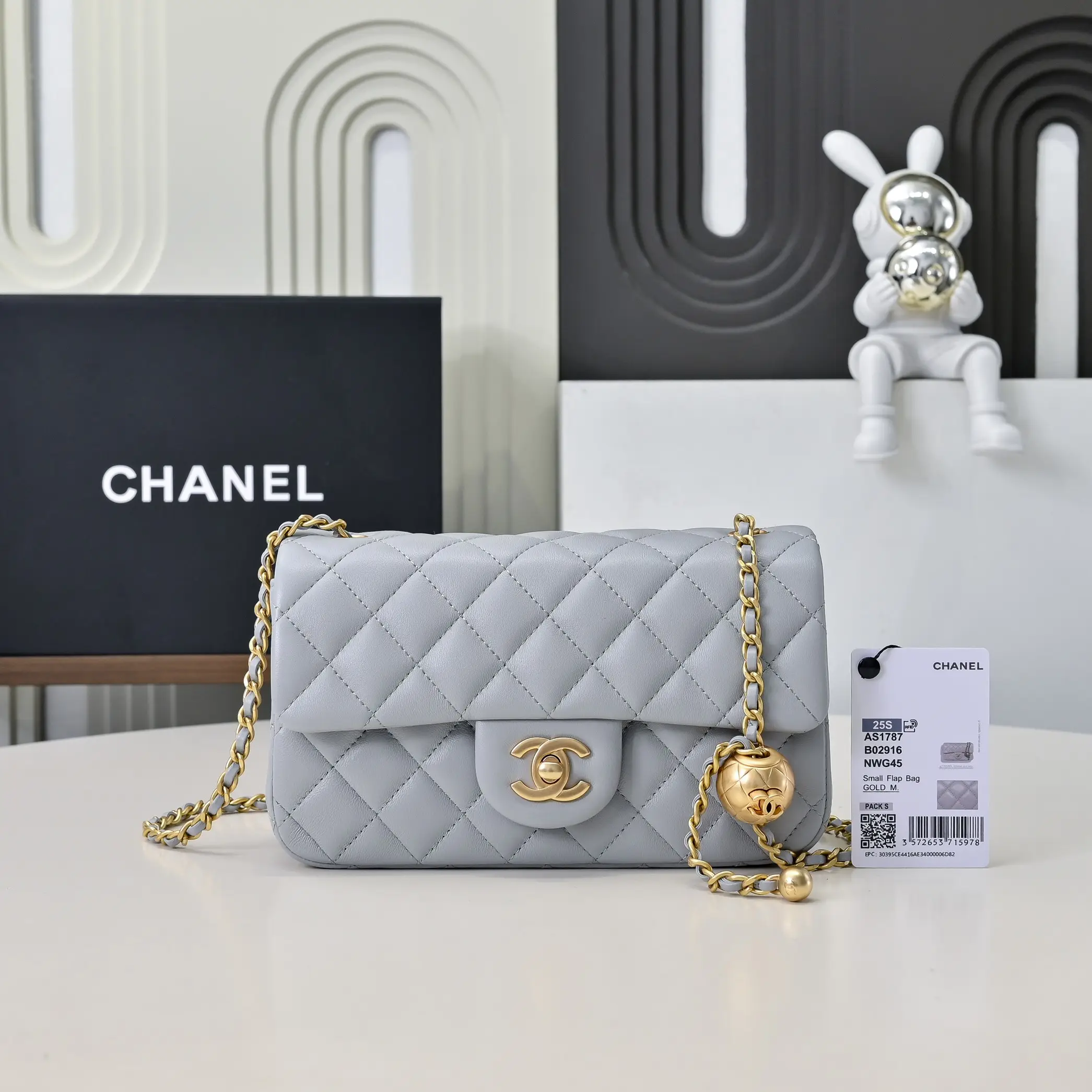 Chanel Flap Bag Light Grey 20cm AS1787