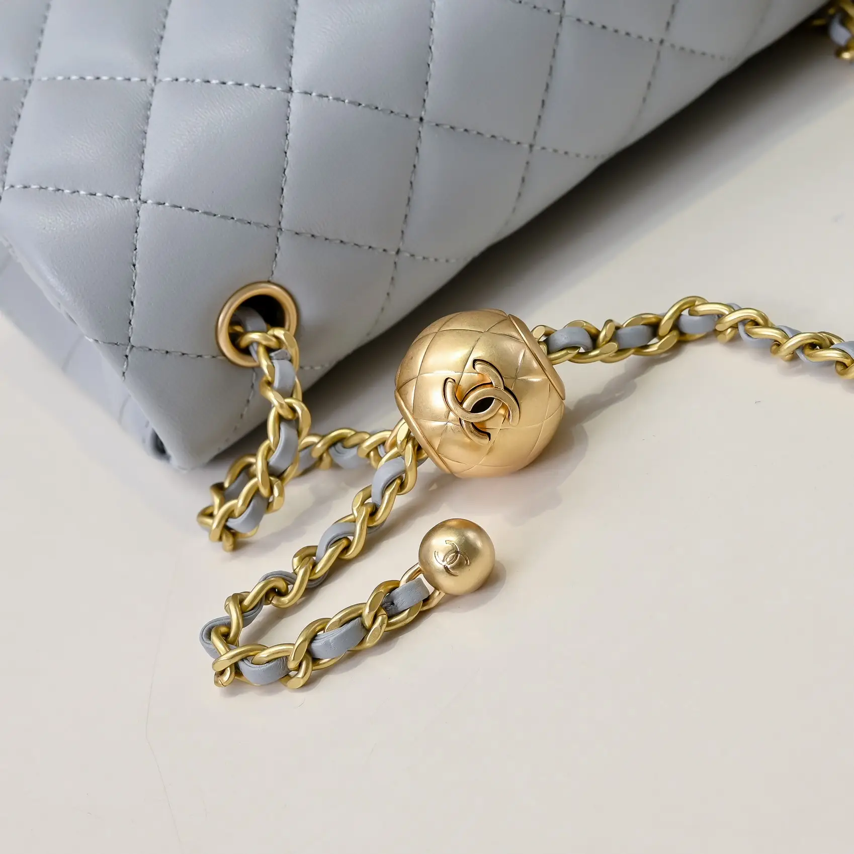 Chanel Flap Bag Light Grey 20cm AS1787