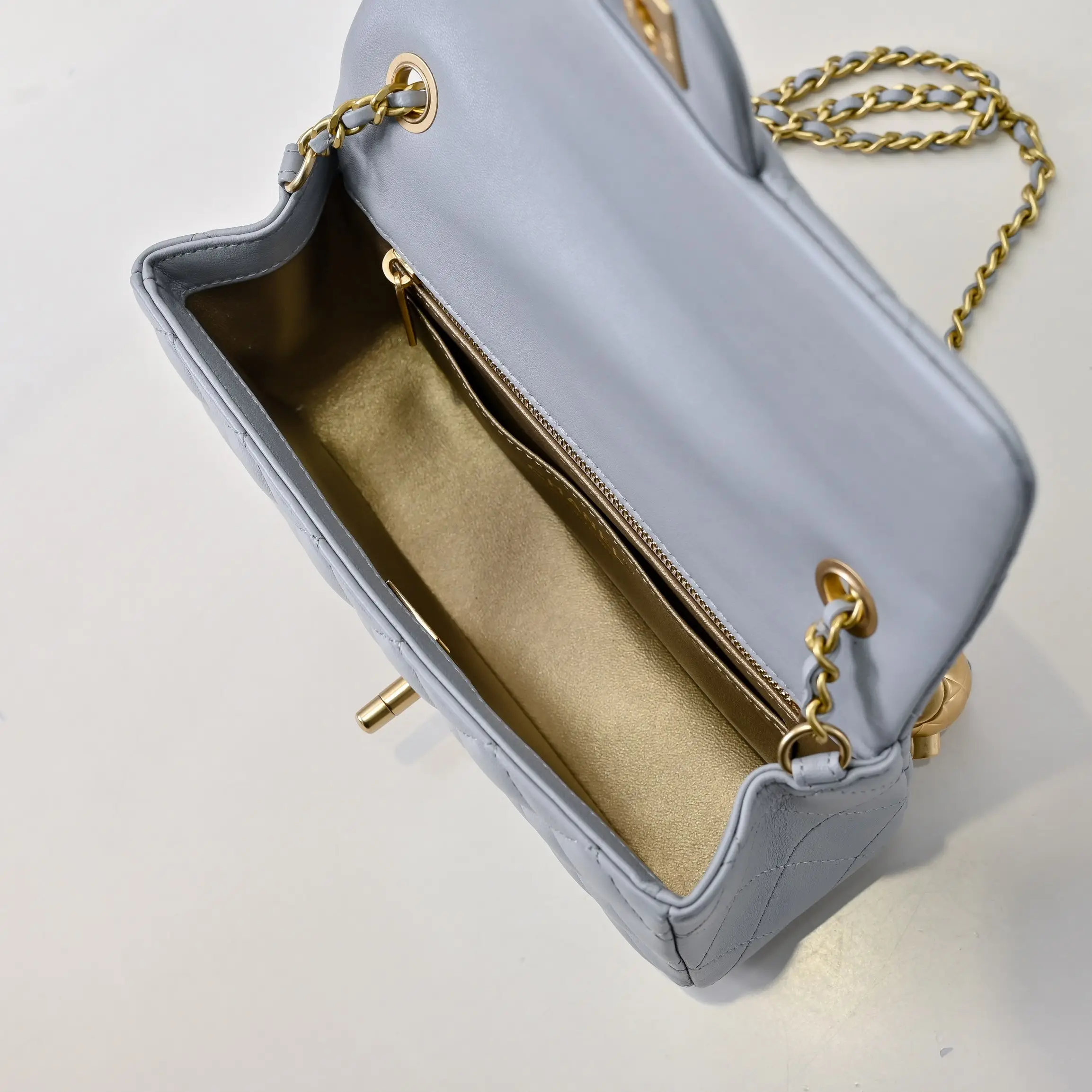 Chanel Flap Bag Light Grey 20cm AS1787
