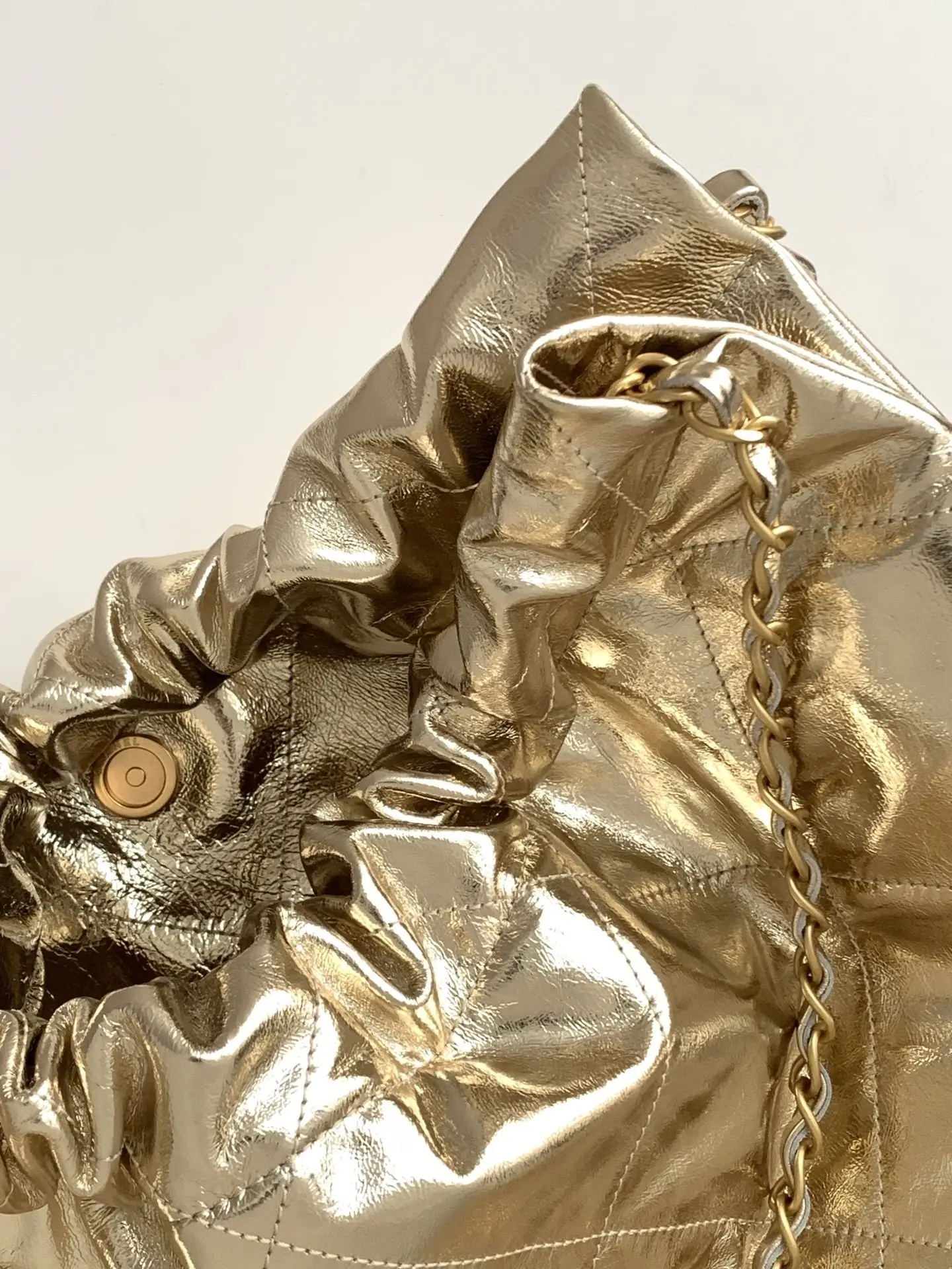 Chanel 22 Medium Handbag AS3261 Gold