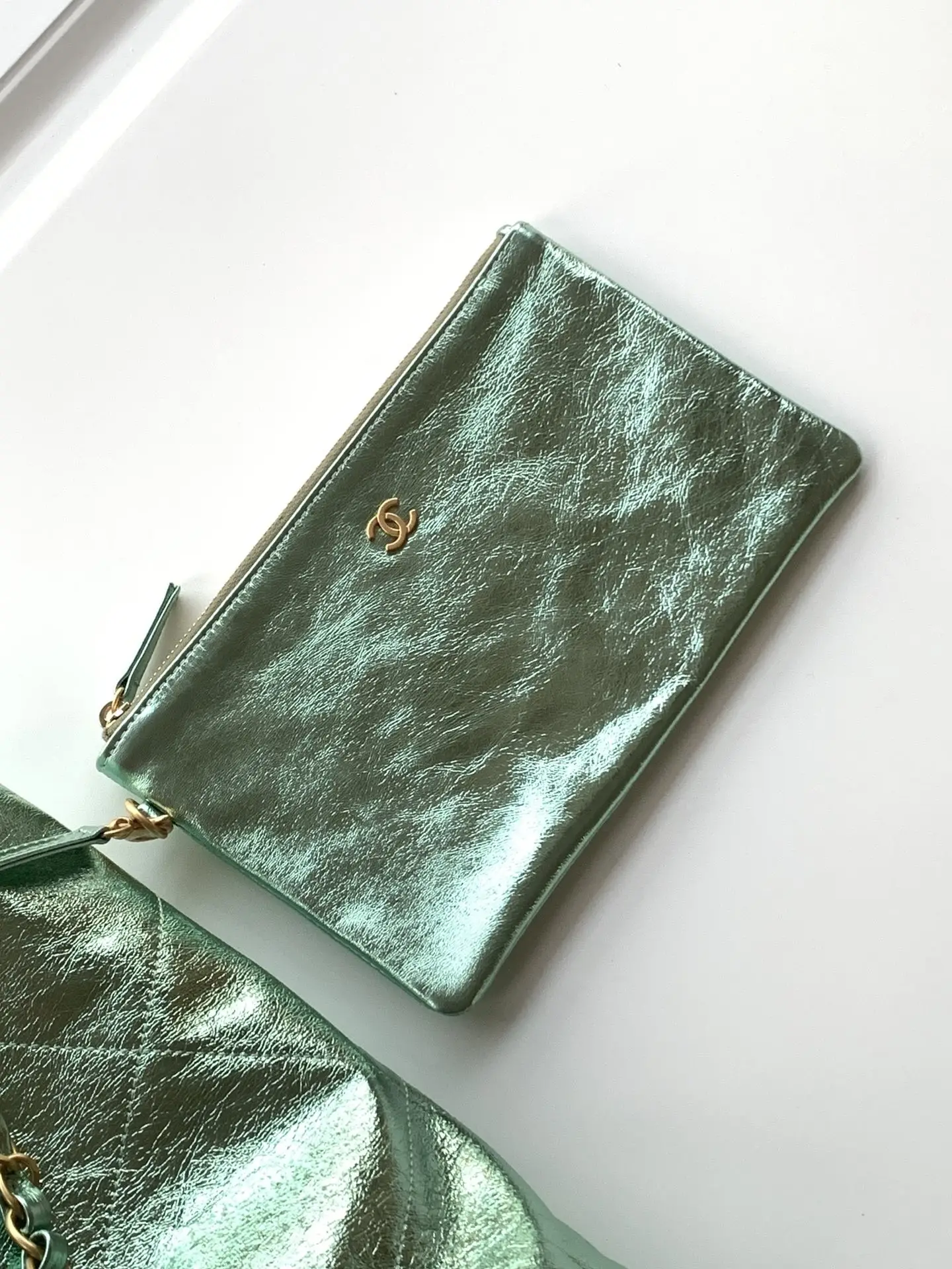 Chanel 22 Medium Handbag AS3261 Green