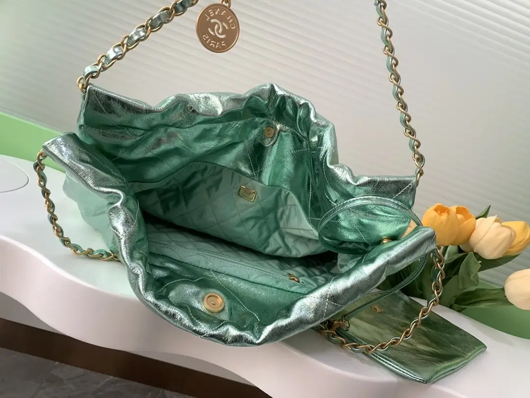 Chanel 22 Medium Handbag AS3261 Green