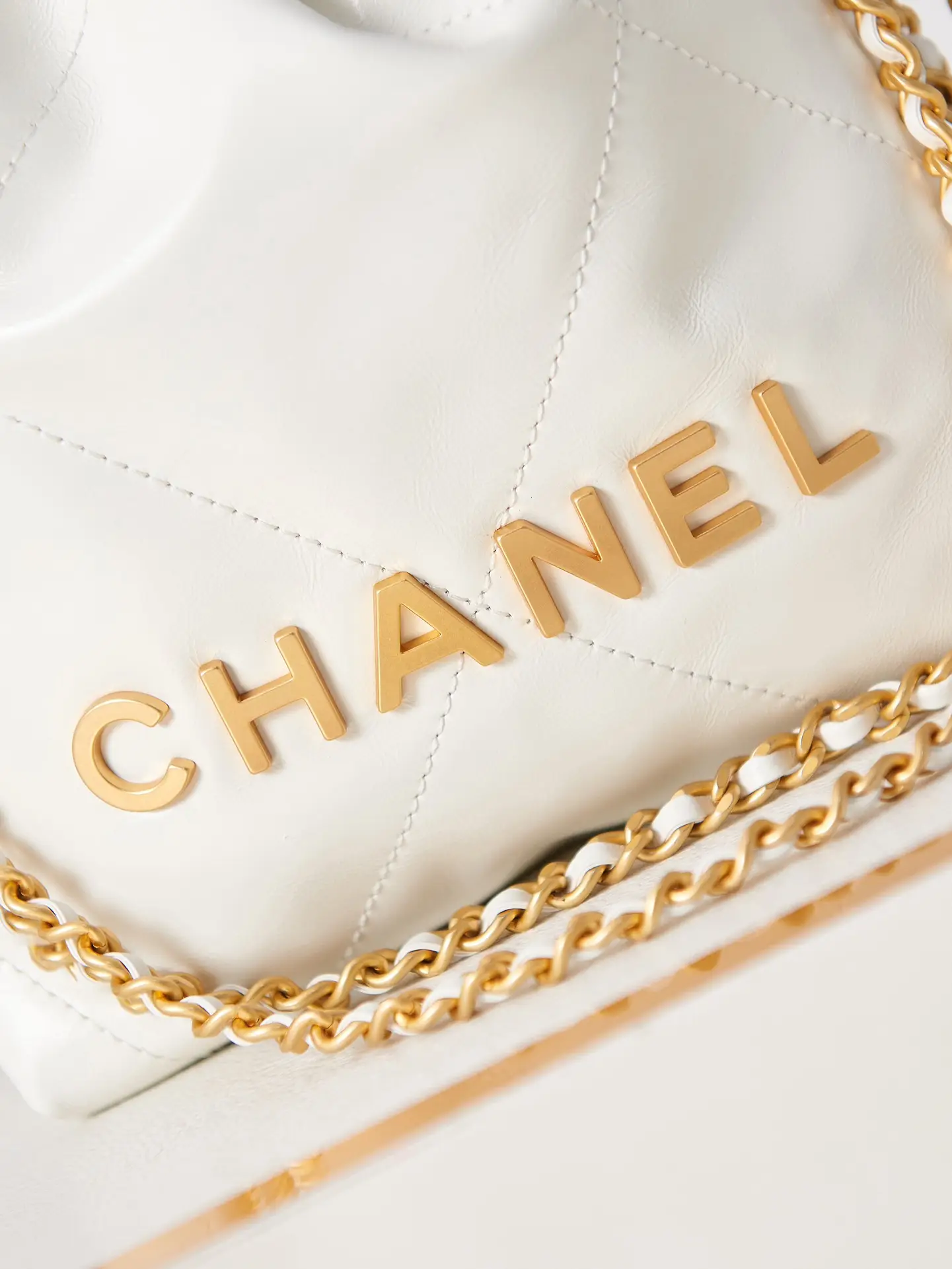Chanel 22 Mini Handbag AS3980 White