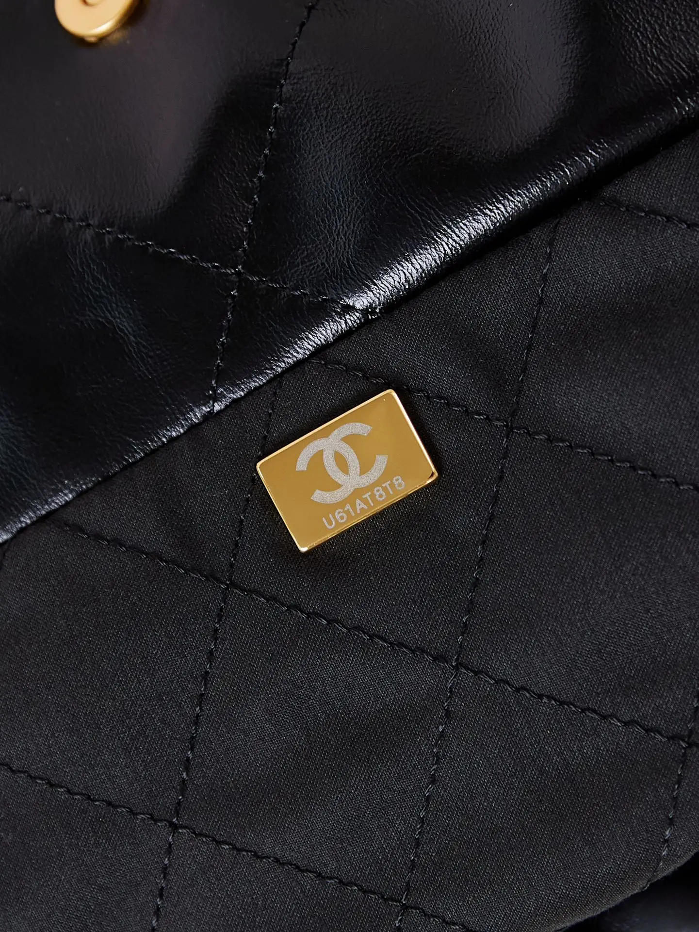 Chanel 22 Small Handbag AS3260 Black