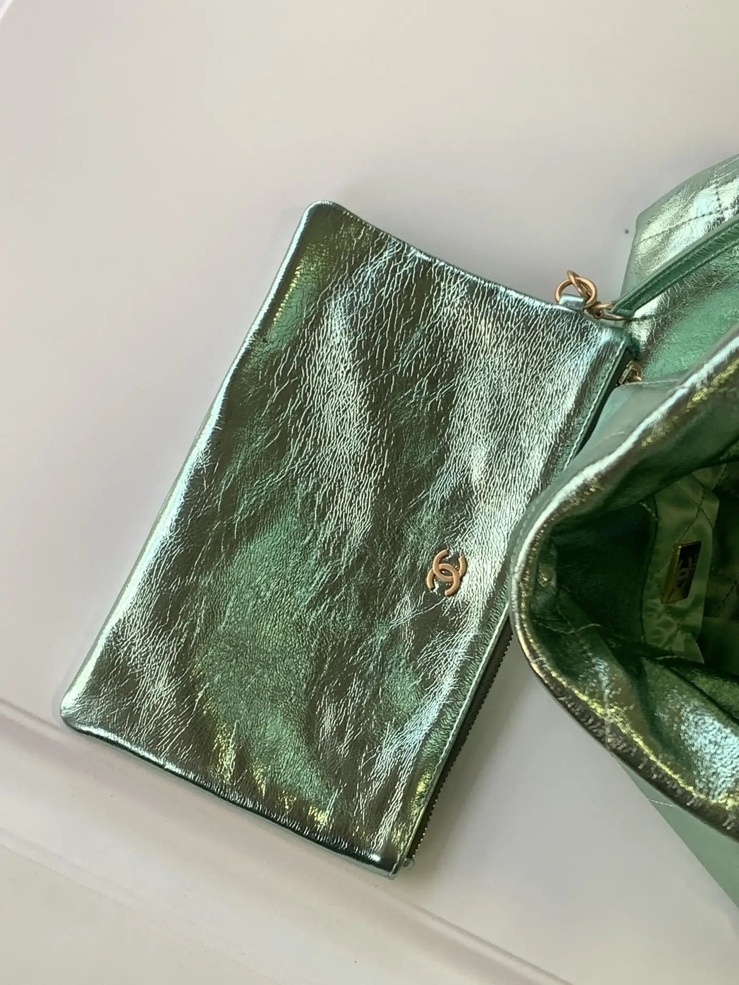 Chanel 22 Small Handbag AS3260 Green