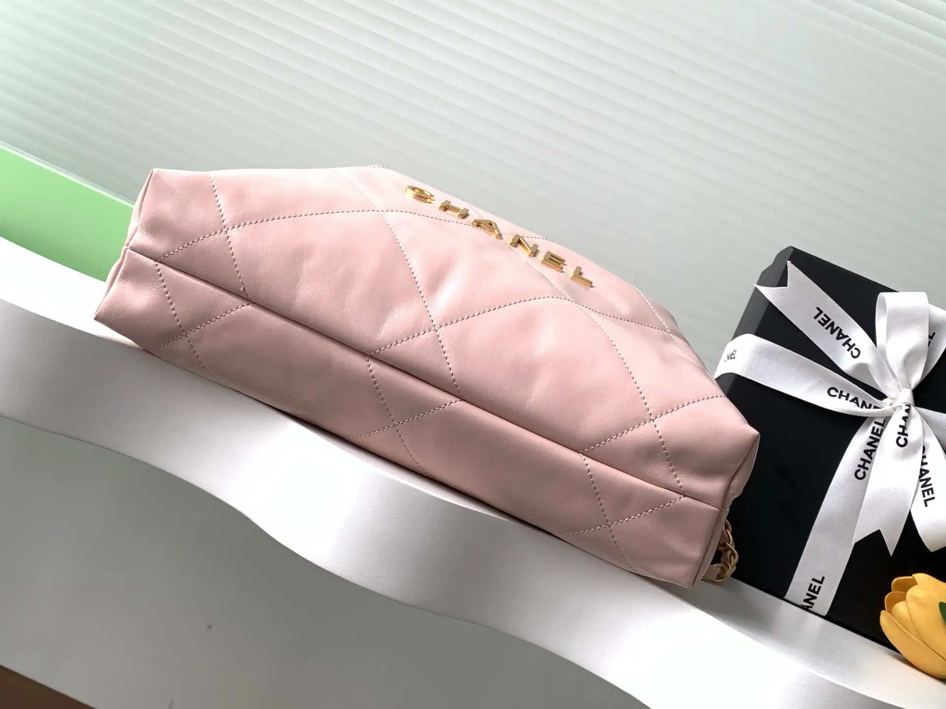 Chanel 22 Small Handbag AS3260 Pink