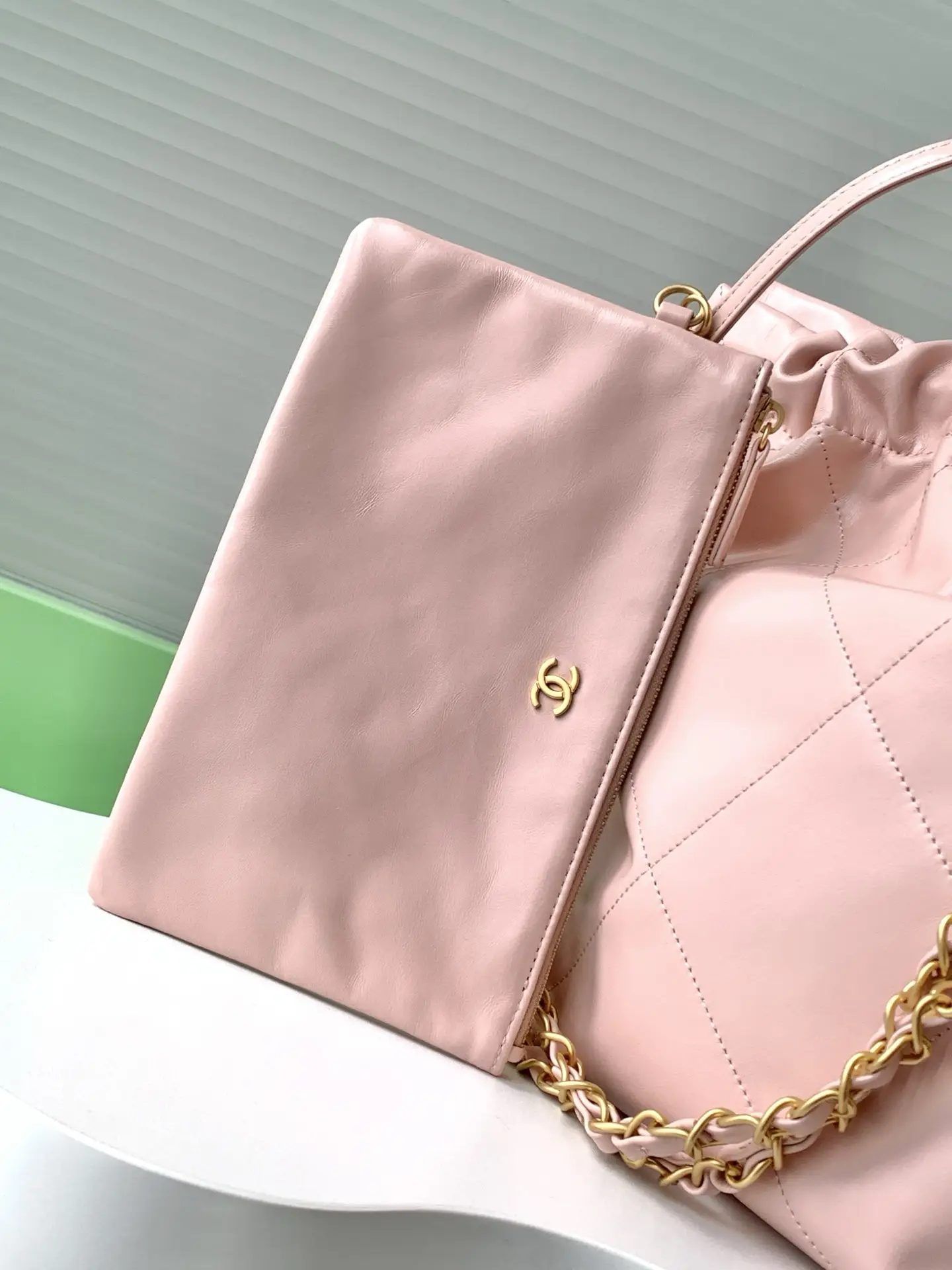 Chanel 22 Small Handbag AS3260 Pink