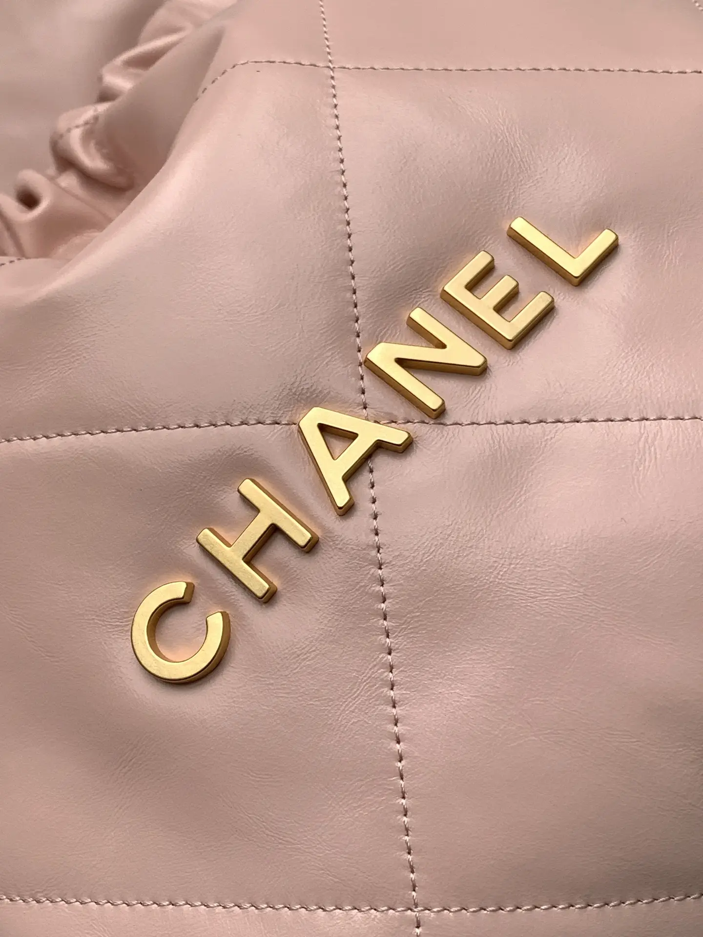 Chanel 22 Small Handbag AS3260 Pink