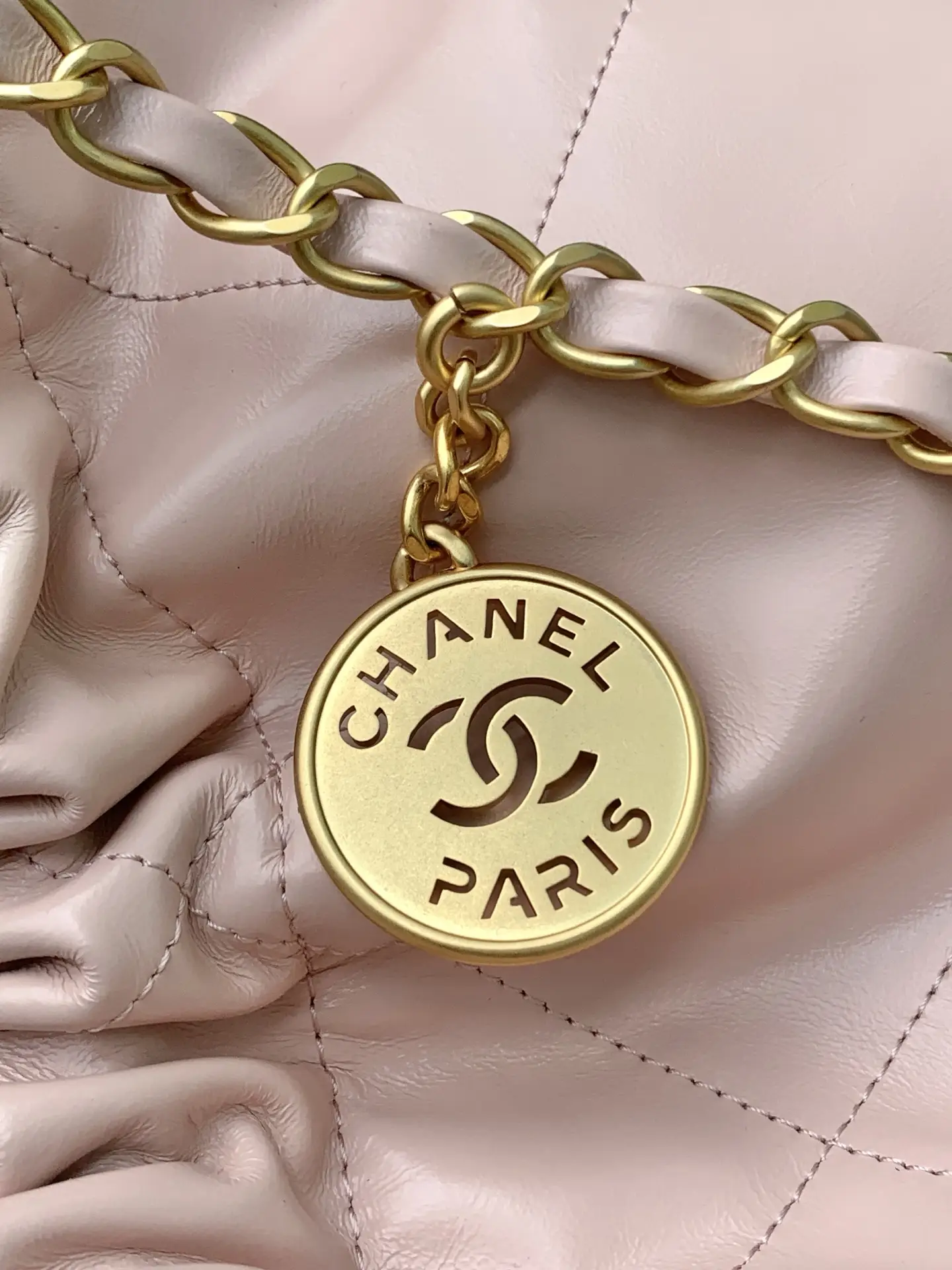 Chanel 22 Small Handbag AS3260 Pink