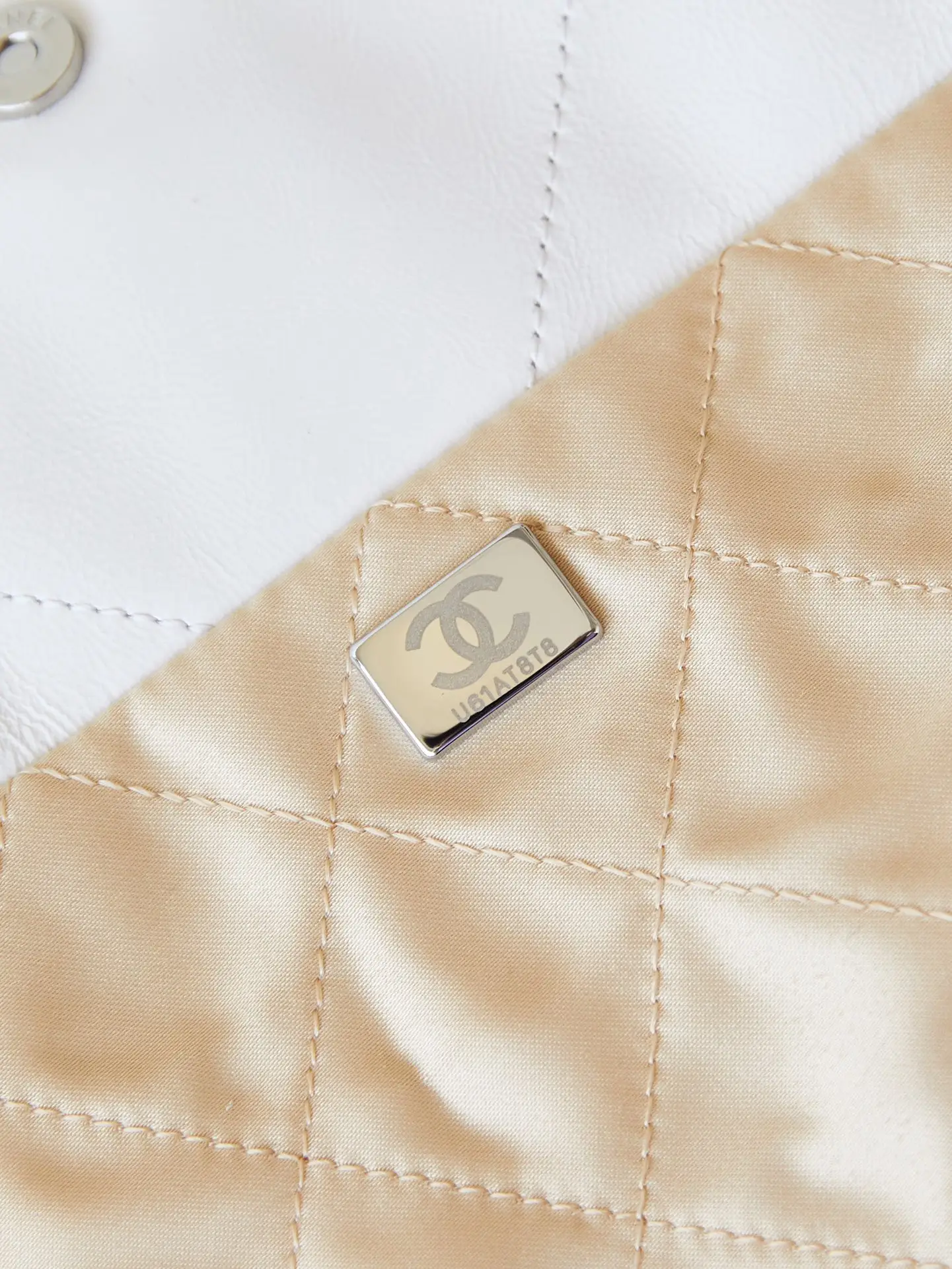 Chanel 22 Small Handbag AS3260 White