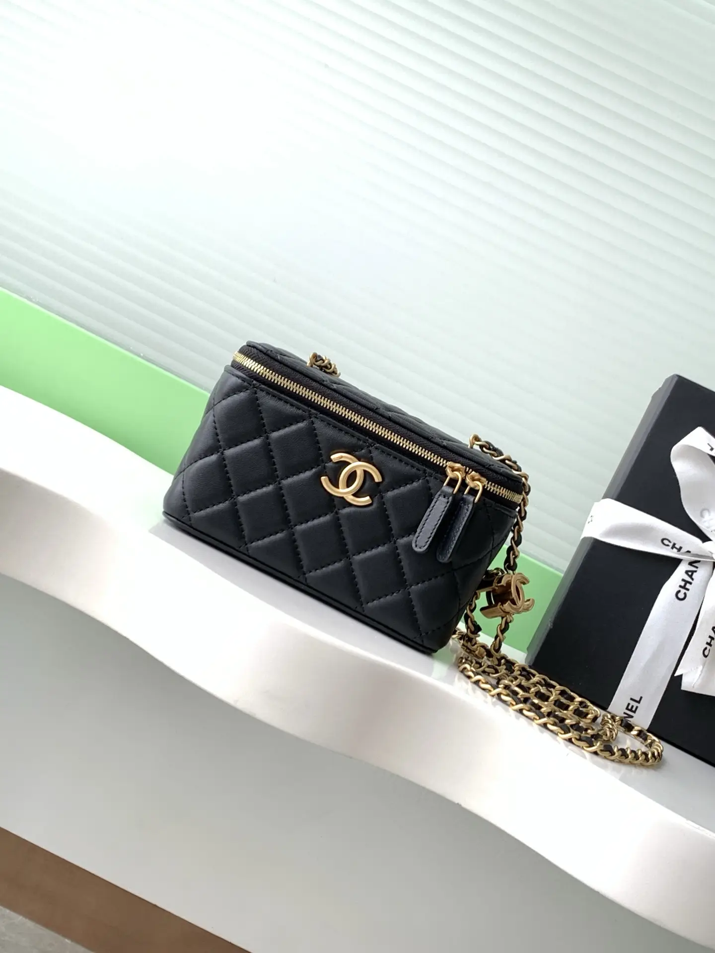 Chanel 25 Vanity Case AP3940 Black