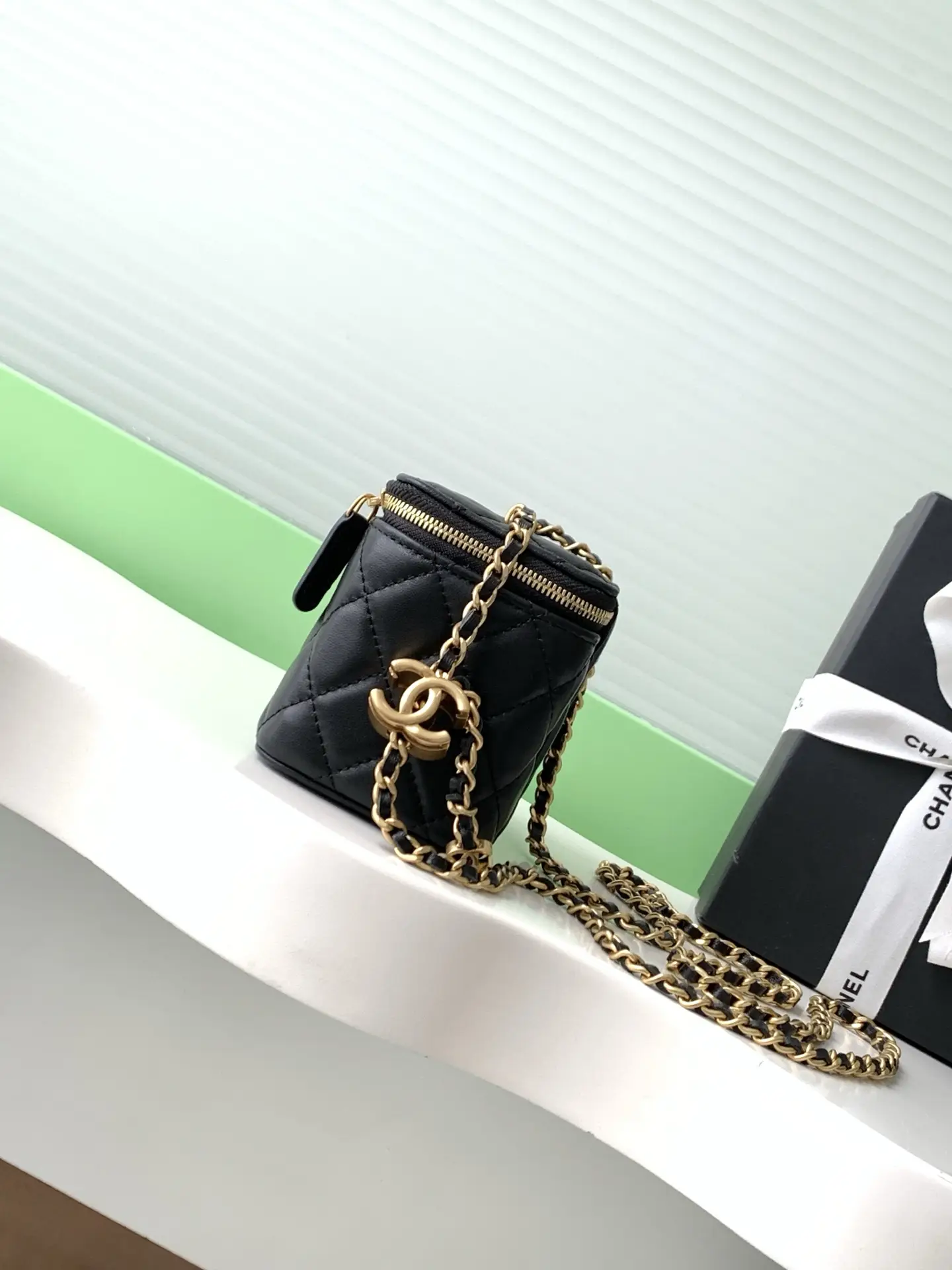 Chanel 25 Vanity Case AP3940 Black