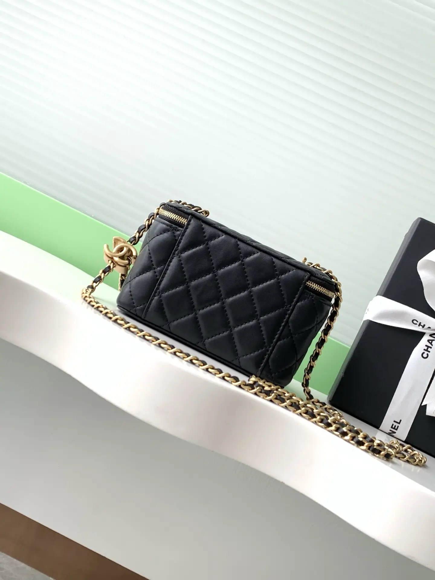 Chanel 25 Vanity Case AP3940 Black