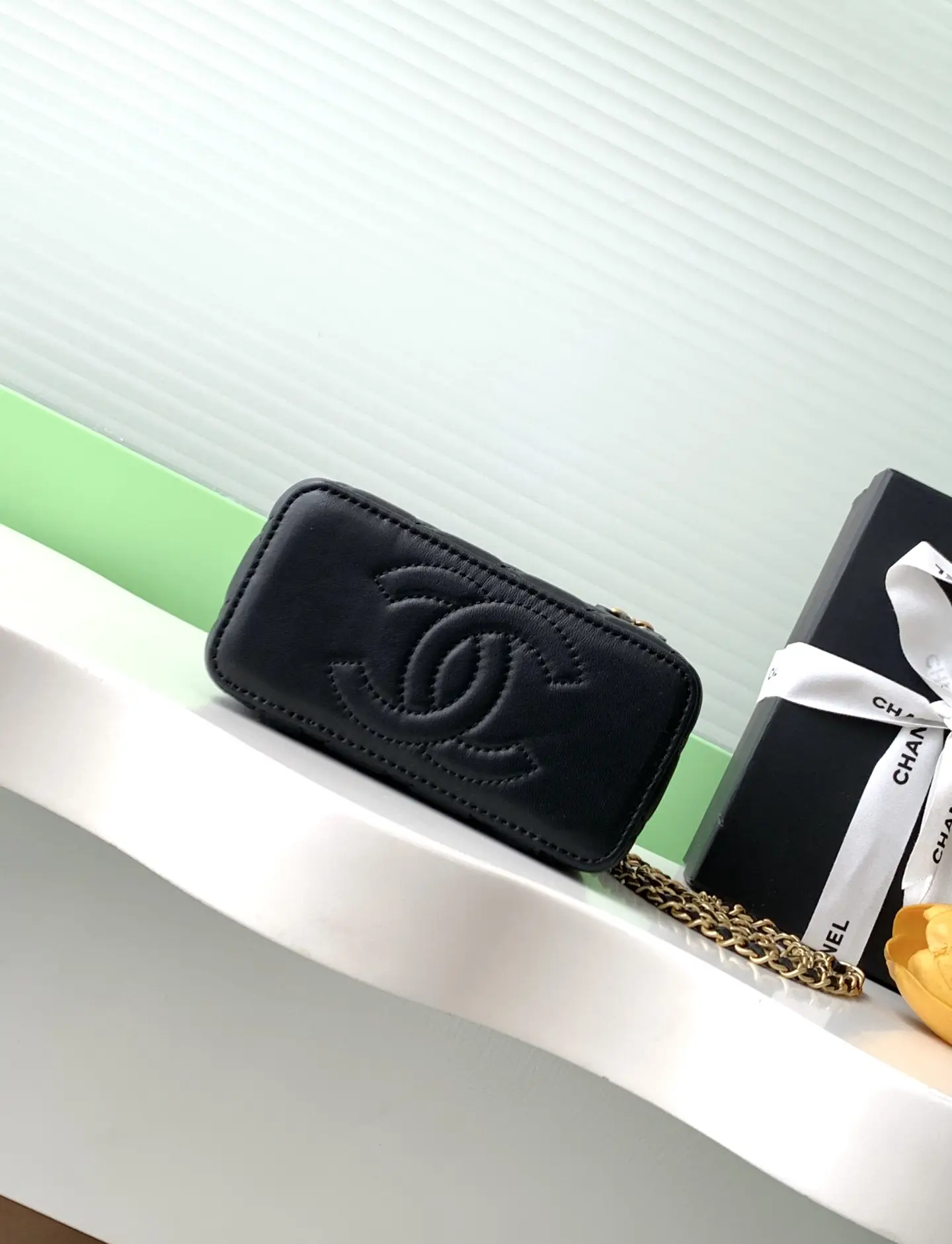 Chanel 25 Vanity Case AP3940 Black