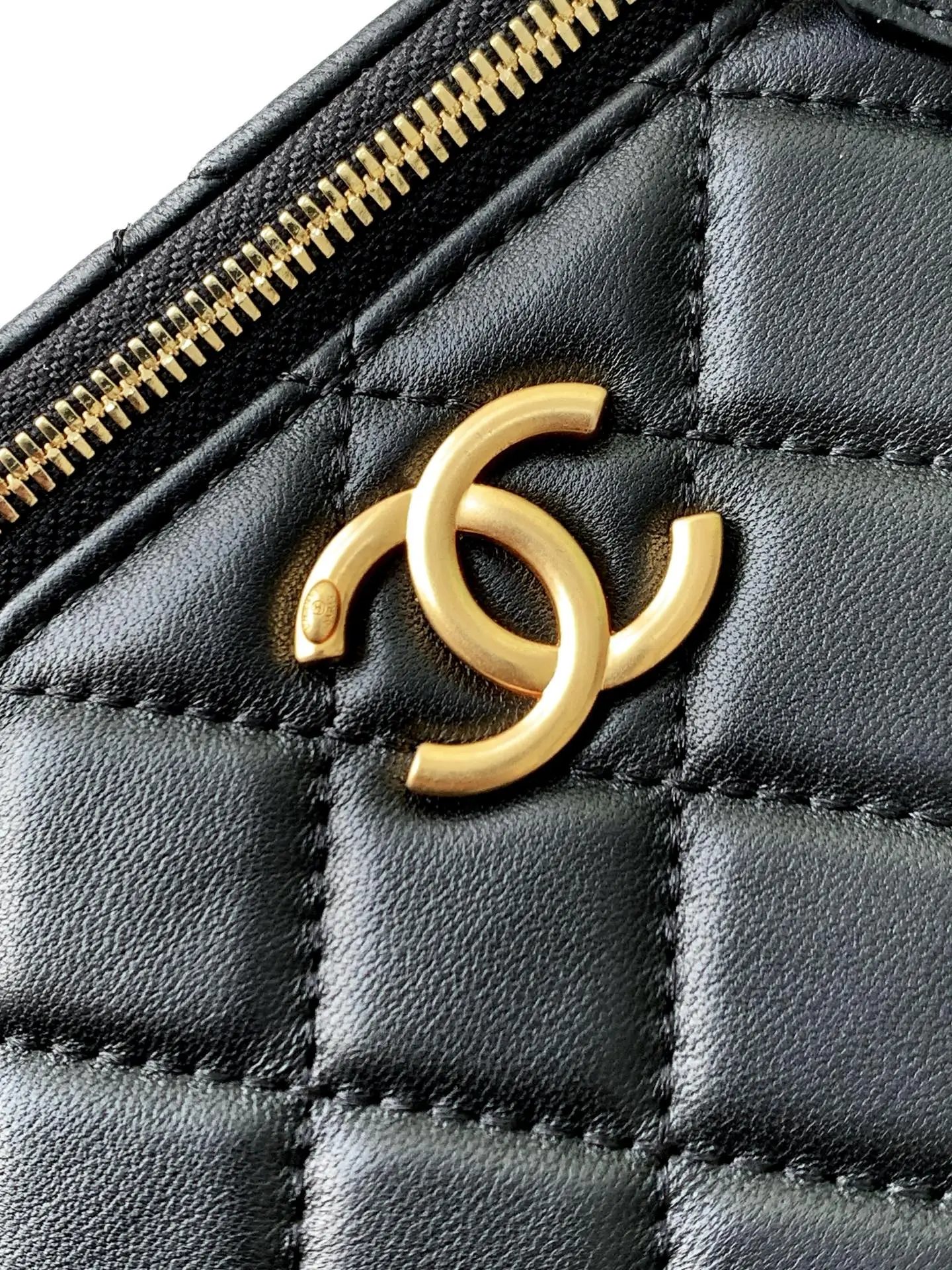 Chanel 25 Vanity Case AP3940 Black