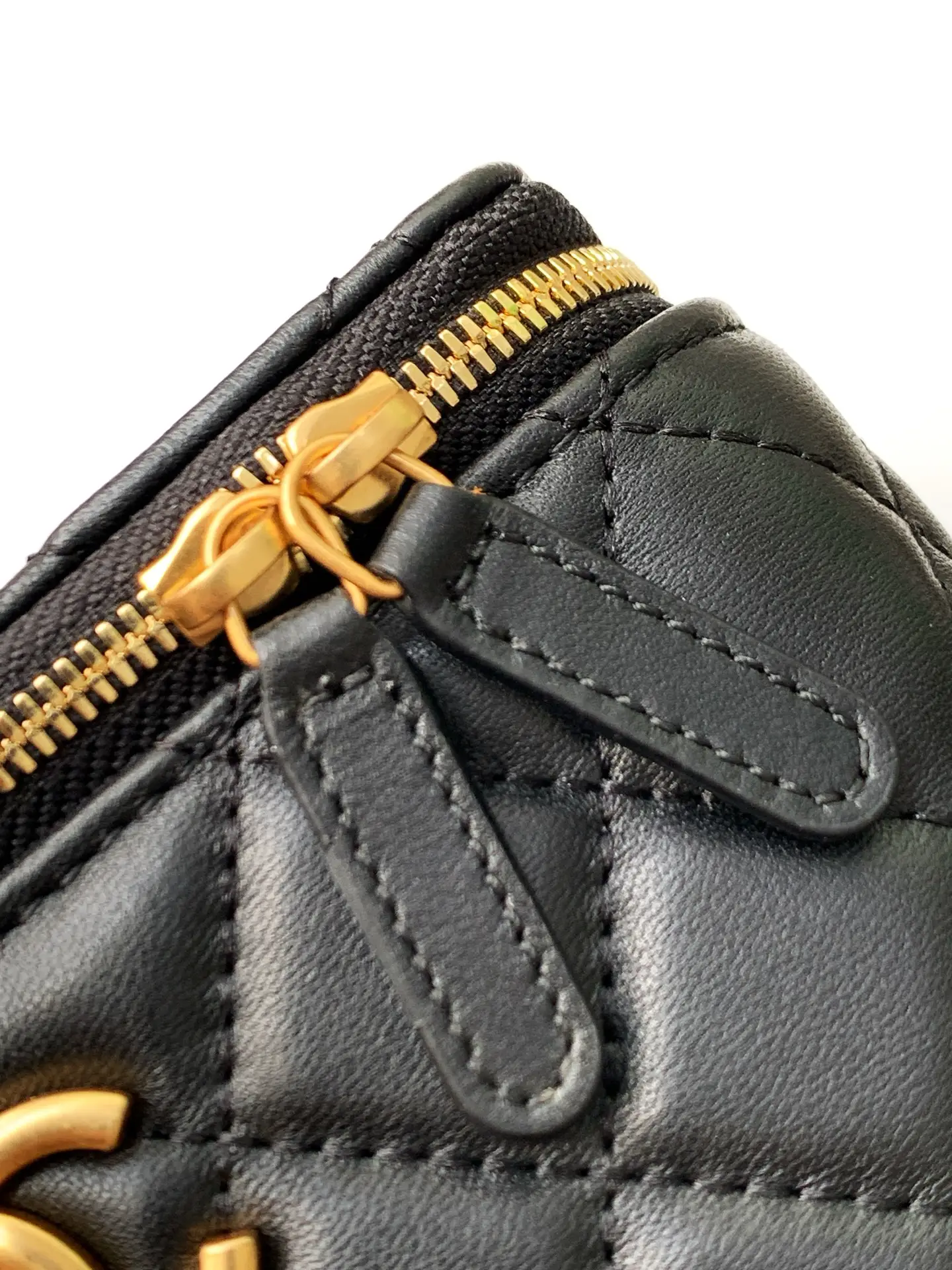 Chanel 25 Vanity Case AP3940 Black